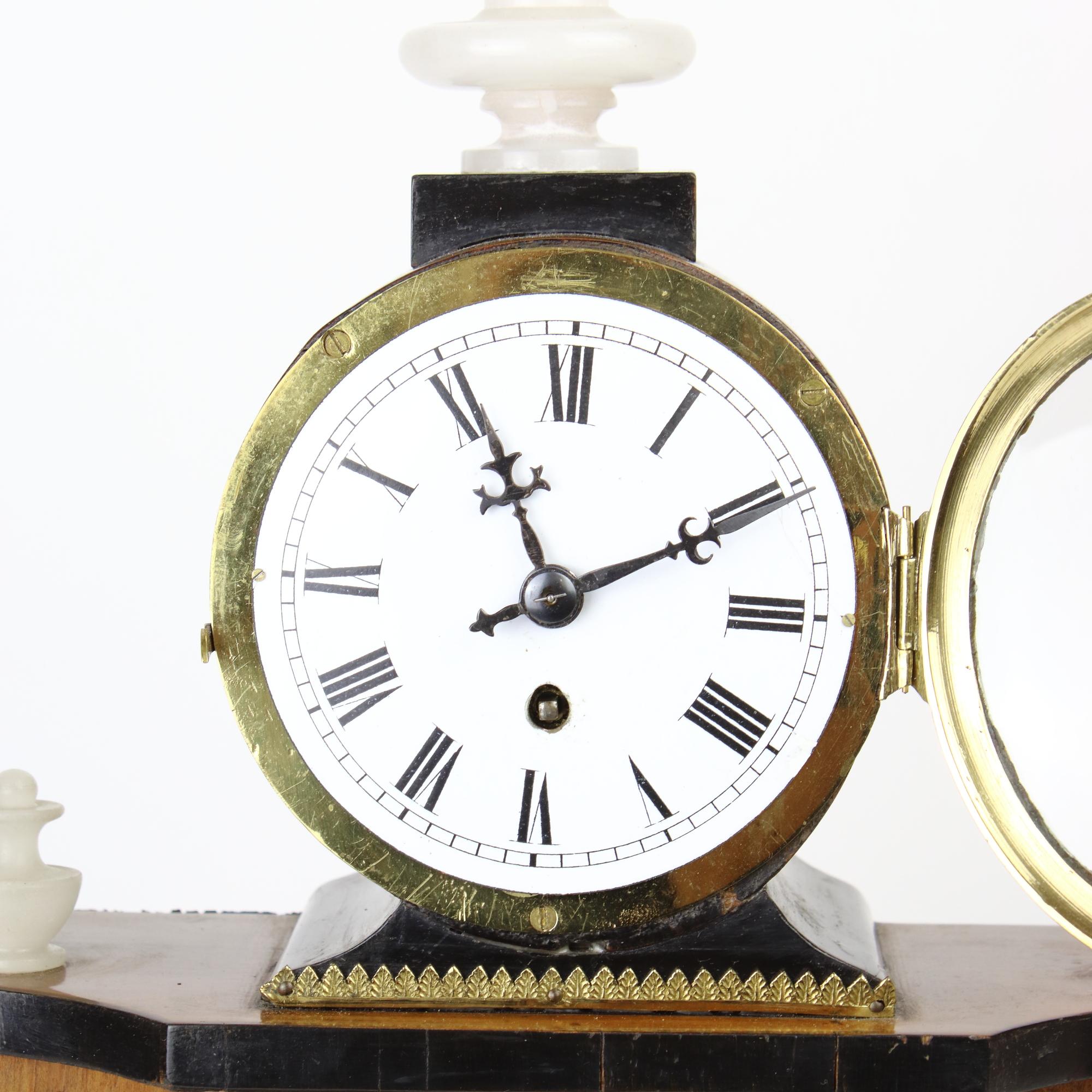 Early 19th Century Austrian Biedermeier Library Walnut Alabaster Mantle Clock For Sale 1