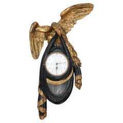 Horloge murale néoclassique autrichienne du début du XIXe siècle en bois doré à la feuille