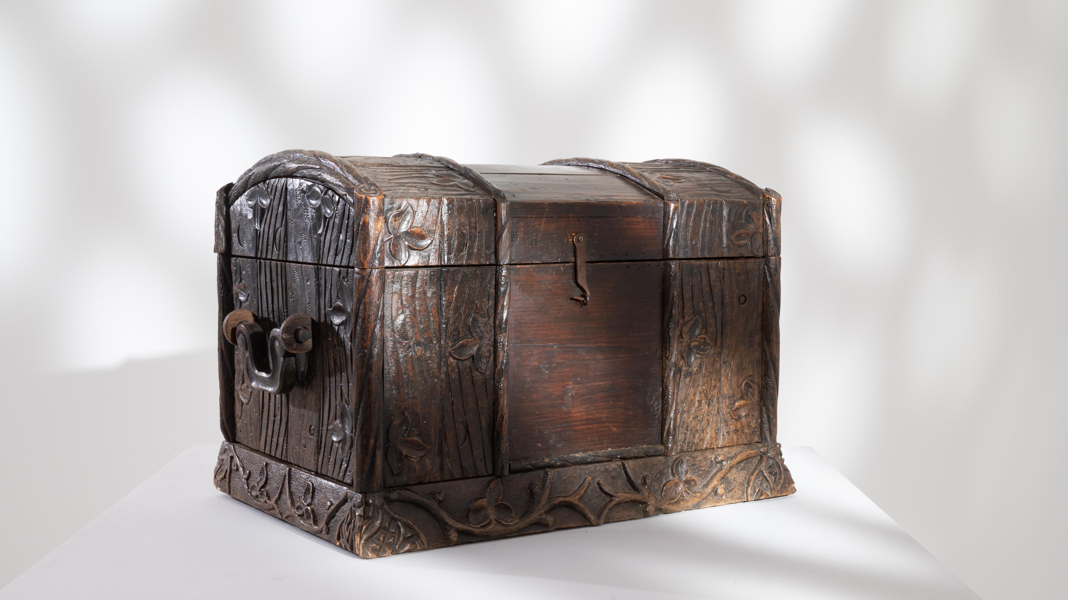 Early 19th Century Austrian Wooden Trunk 4