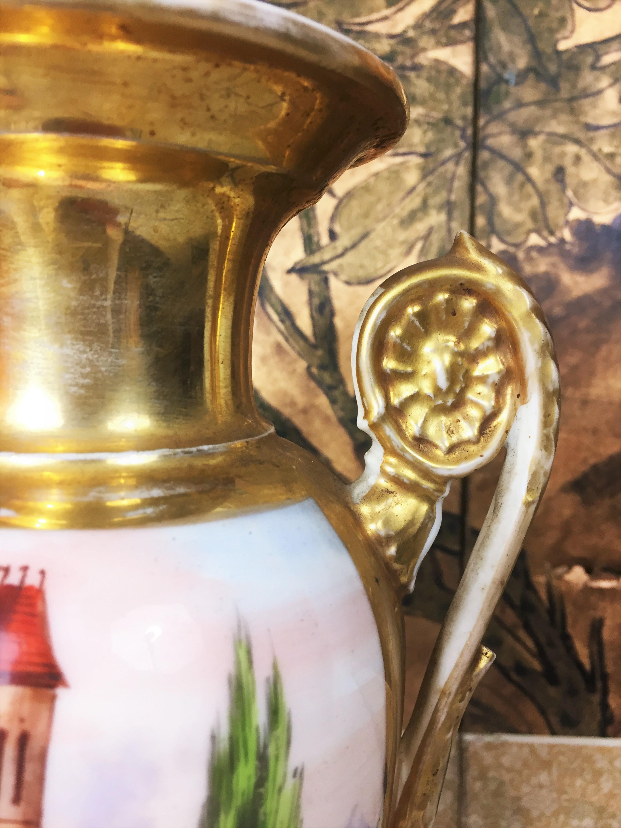 Baluster-Vase aus Porzellan des frühen 19. Jahrhunderts, Paris, bemalt und vergoldet von Hand im Zustand „Gut“ im Angebot in Beuzevillette, FR