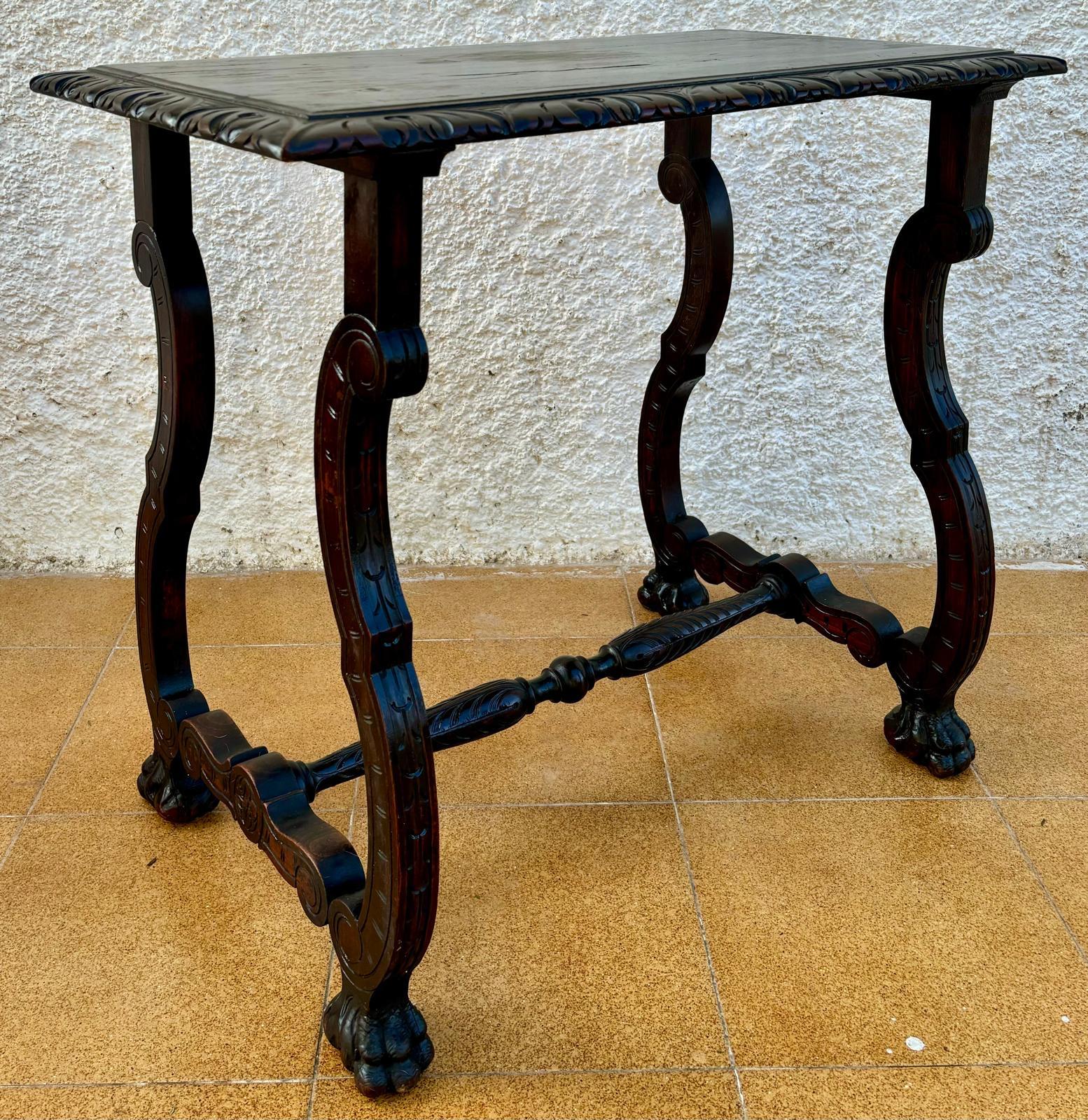 Colonial espagnol Table d'appoint espagnole baroque du début du 19e siècle avec pieds en lyre et plateau en marqueterie en vente