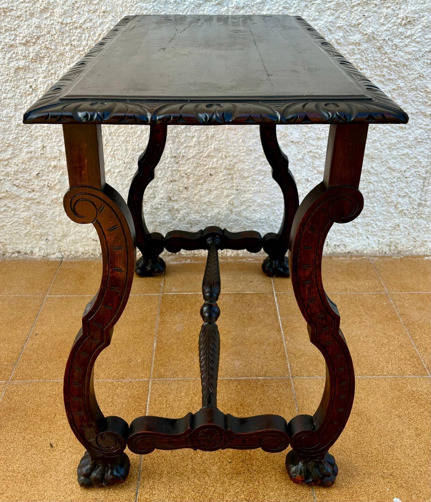 Table d'appoint espagnole baroque du début du 19e siècle avec pieds en lyre et plateau en marqueterie Bon état - En vente à Miami, FL