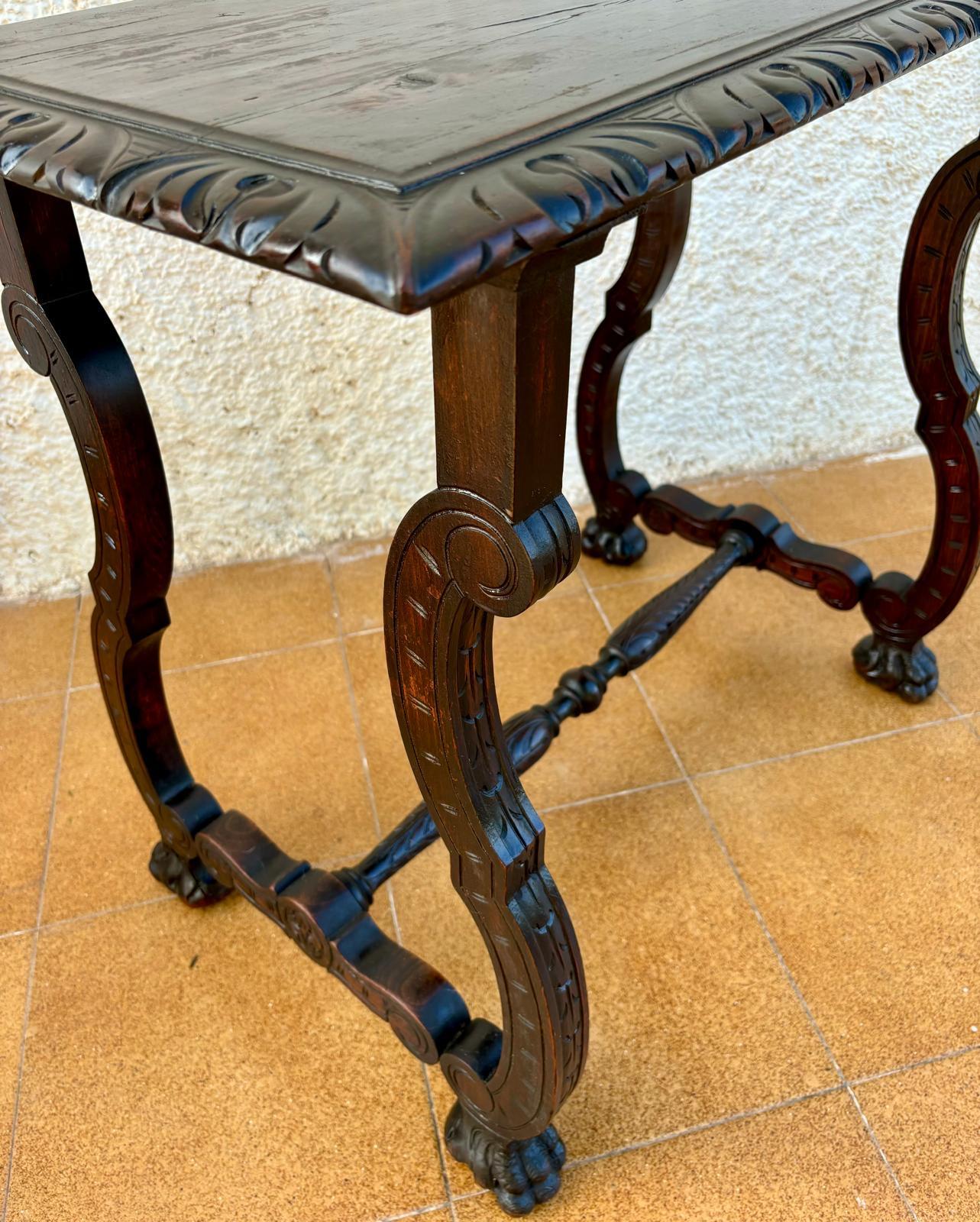 Fin du XIXe siècle Table d'appoint espagnole baroque du début du 19e siècle avec pieds en lyre et plateau en marqueterie en vente