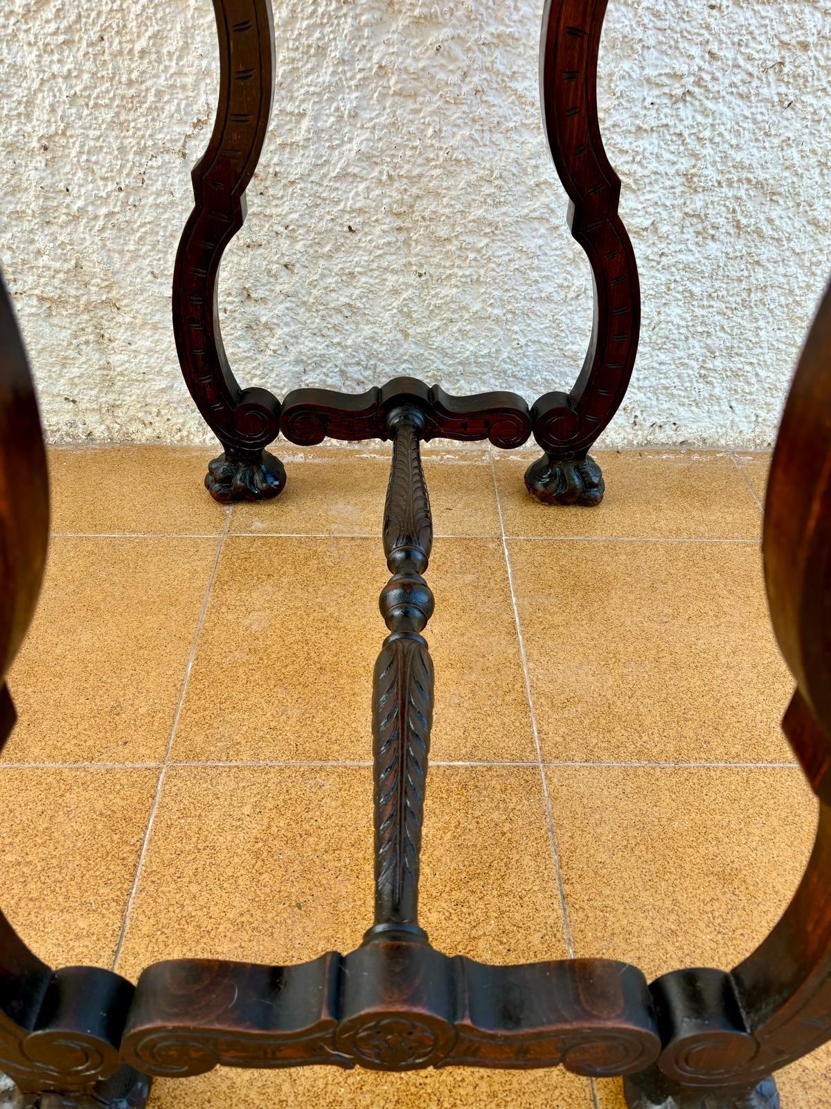 Table d'appoint espagnole baroque du début du 19e siècle avec pieds en lyre et plateau en marqueterie en vente 2