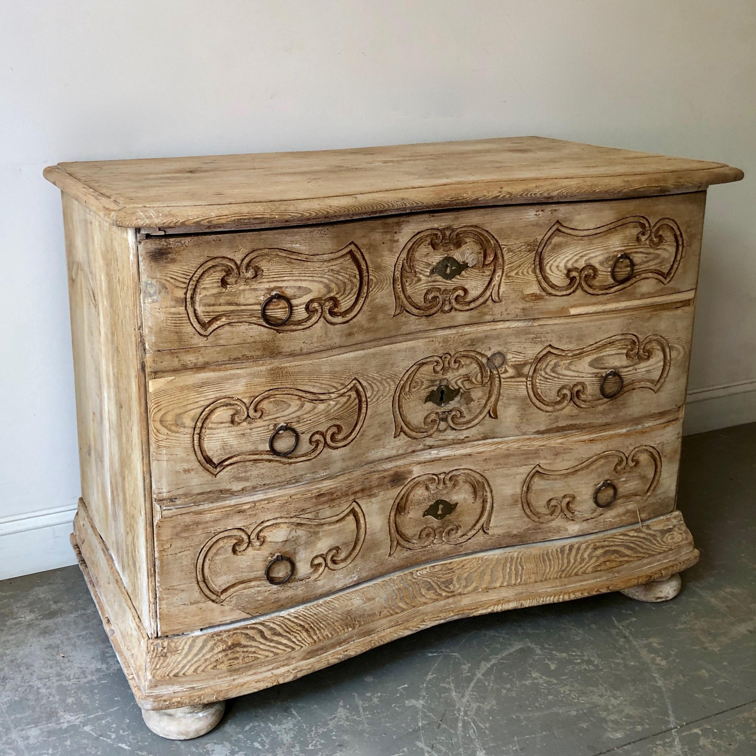Handsome early 19th century Baroque style bleached chest of drawers with serpentine shaped richly carved drawer fronts on ball feet.
Alsace circa 1840.
More than ever, we selected the best, the rarest, the unusual, the spectacular, the most