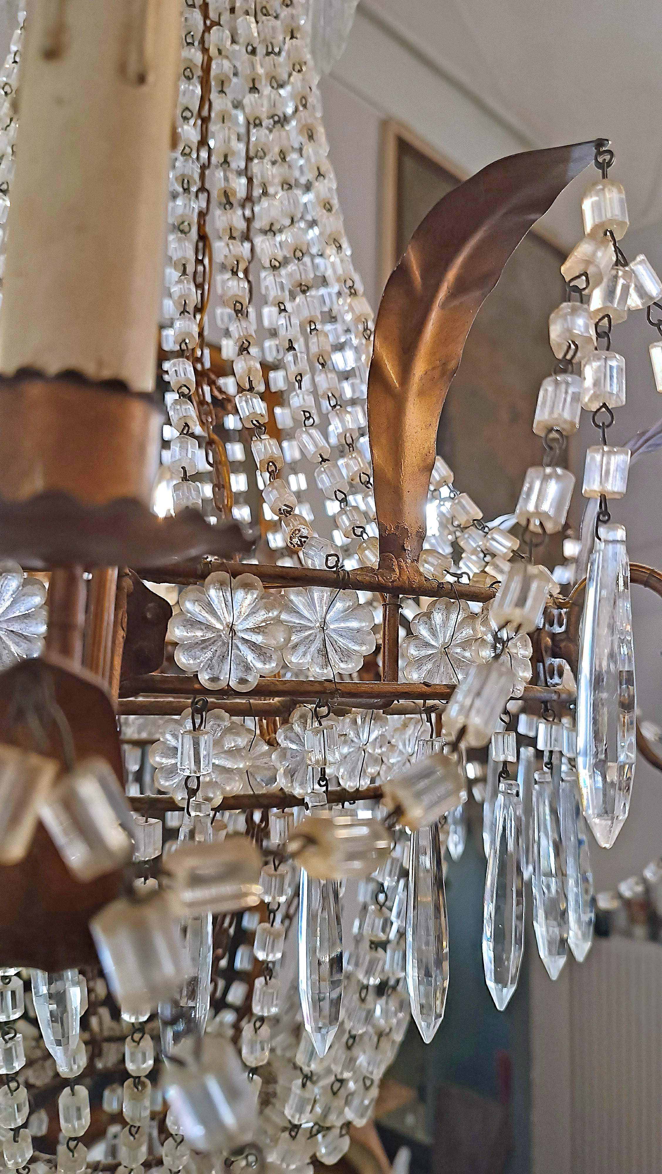 Italian EARLY 19th CENTURY BASKET CHANDELIER IN CRYSTALS AND GILDED IRON in vendita