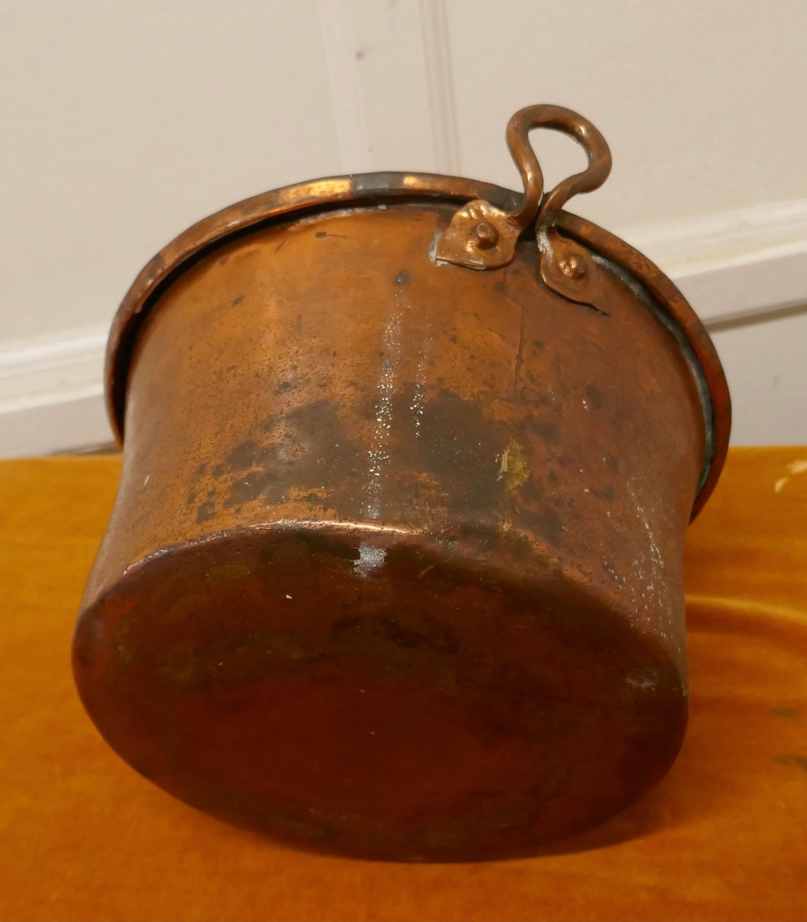 Early 19th century beaten copper cooking pot, Cauldron 

This is a lovely early cooking pot, it is made in beaten copper, slightly flaring out at the top 
The pot has a decorated rolled top and Iron ring handles 
It is very sound with the usual