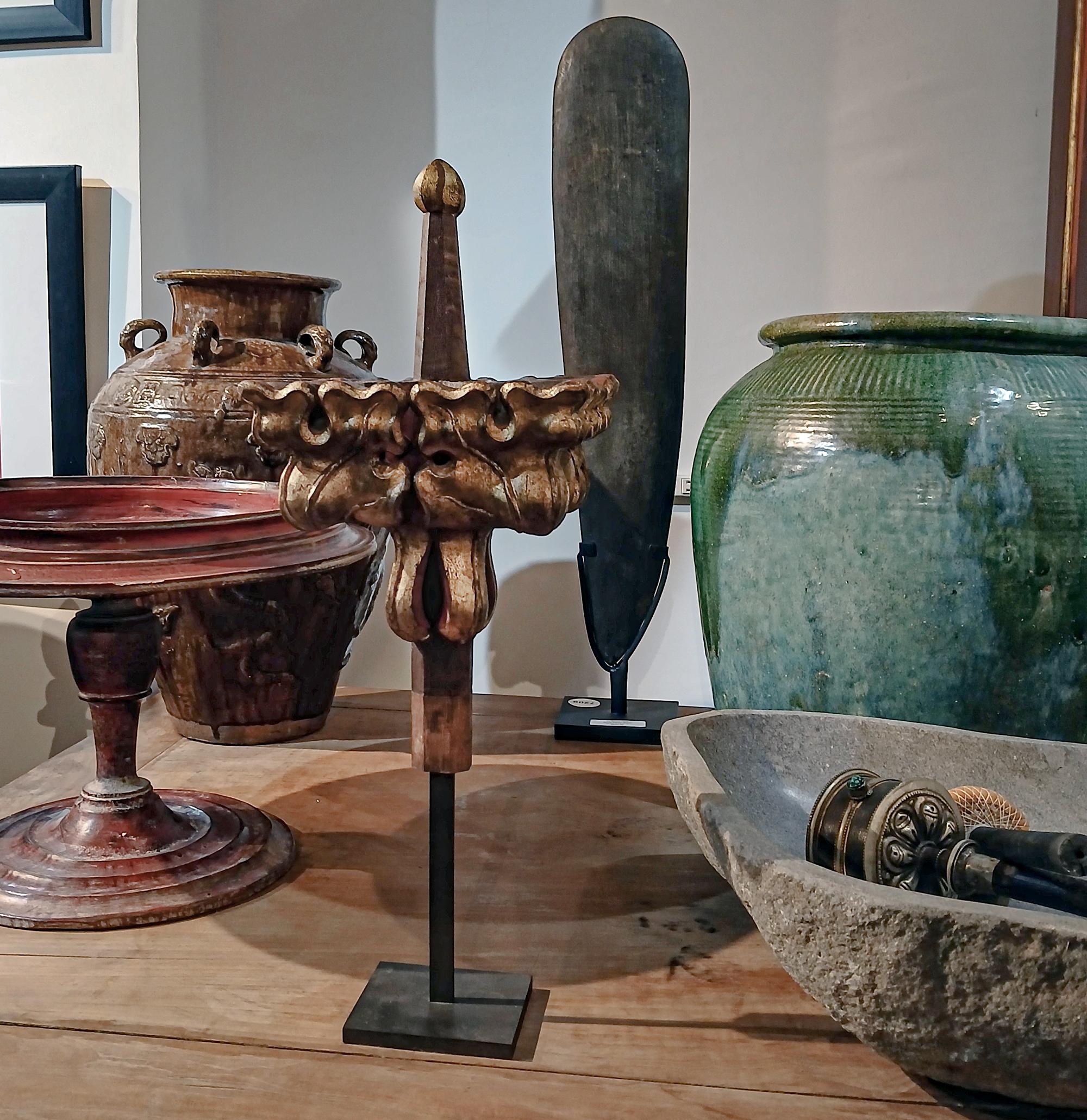 Belgischer Giltwood-Finial aus dem frühen 19. Jahrhundert, auf Stand im Angebot 11