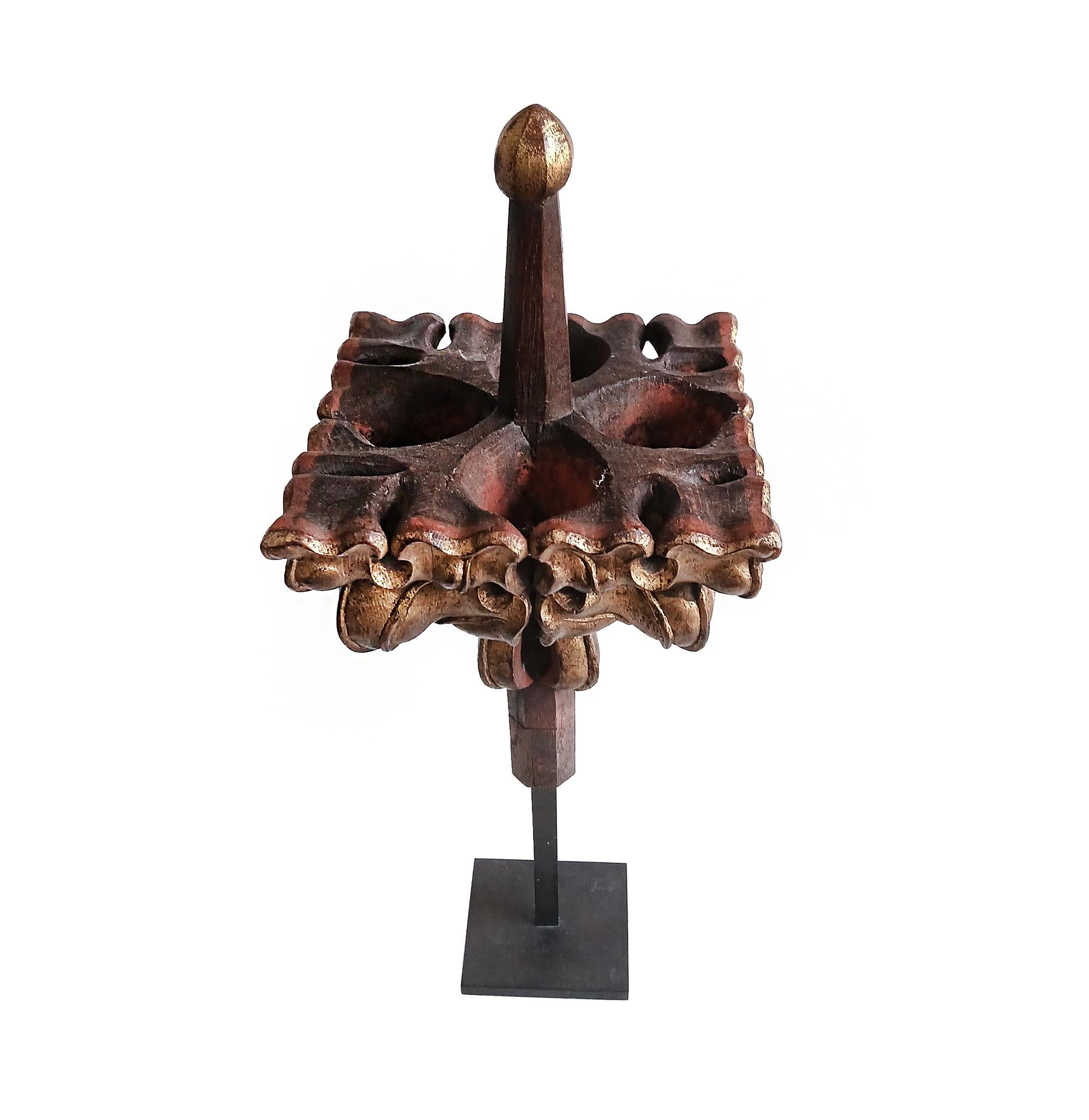 Belgischer Giltwood-Finial aus dem frühen 19. Jahrhundert, auf Stand im Zustand „Gut“ im Angebot in New York, NY