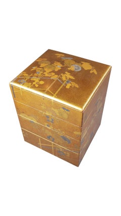 Early 19th Century Bento Box with Chrysanthemum Design, Edo Period, Art of Japan