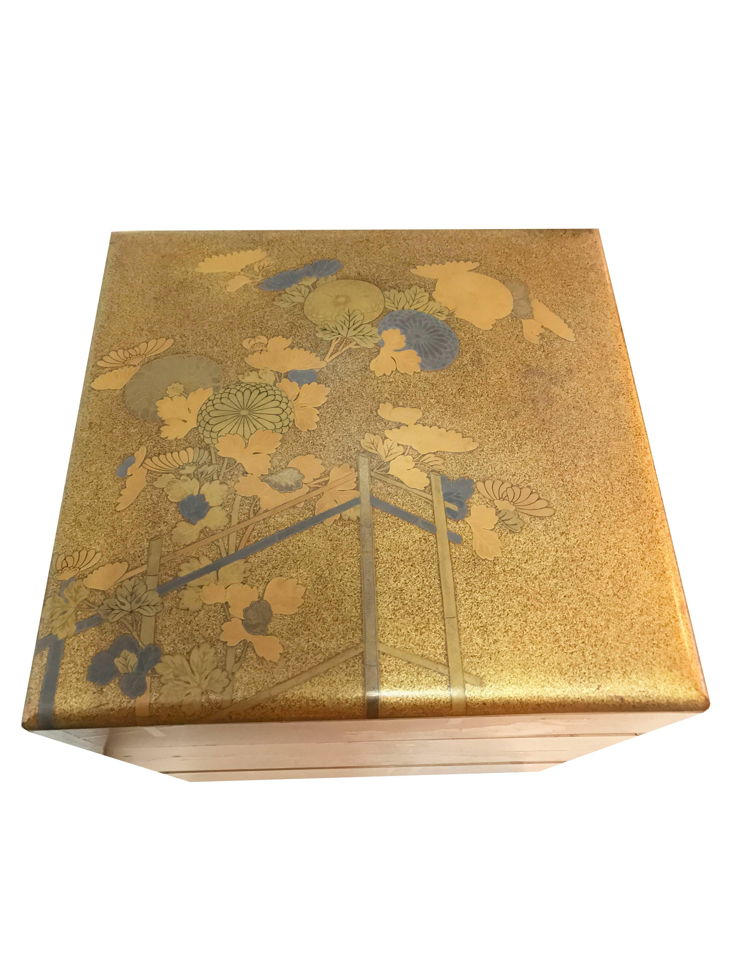 Japanese Early 19th Century Bento Box with Chrysanthemum Design, Edo Period, Art of Japan