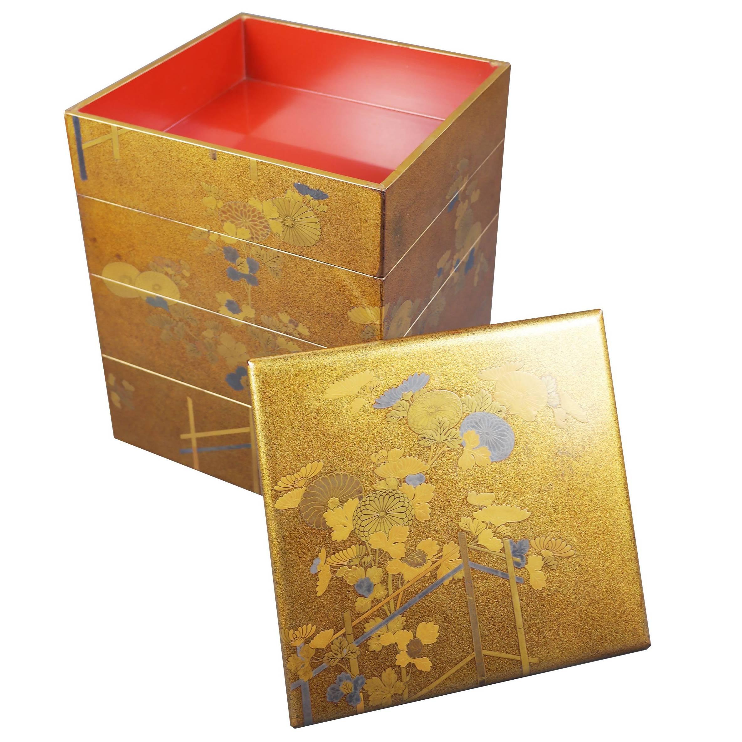 Early 19th Century Bento Box with Chrysanthemum Design, Edo Period, Art of Japan