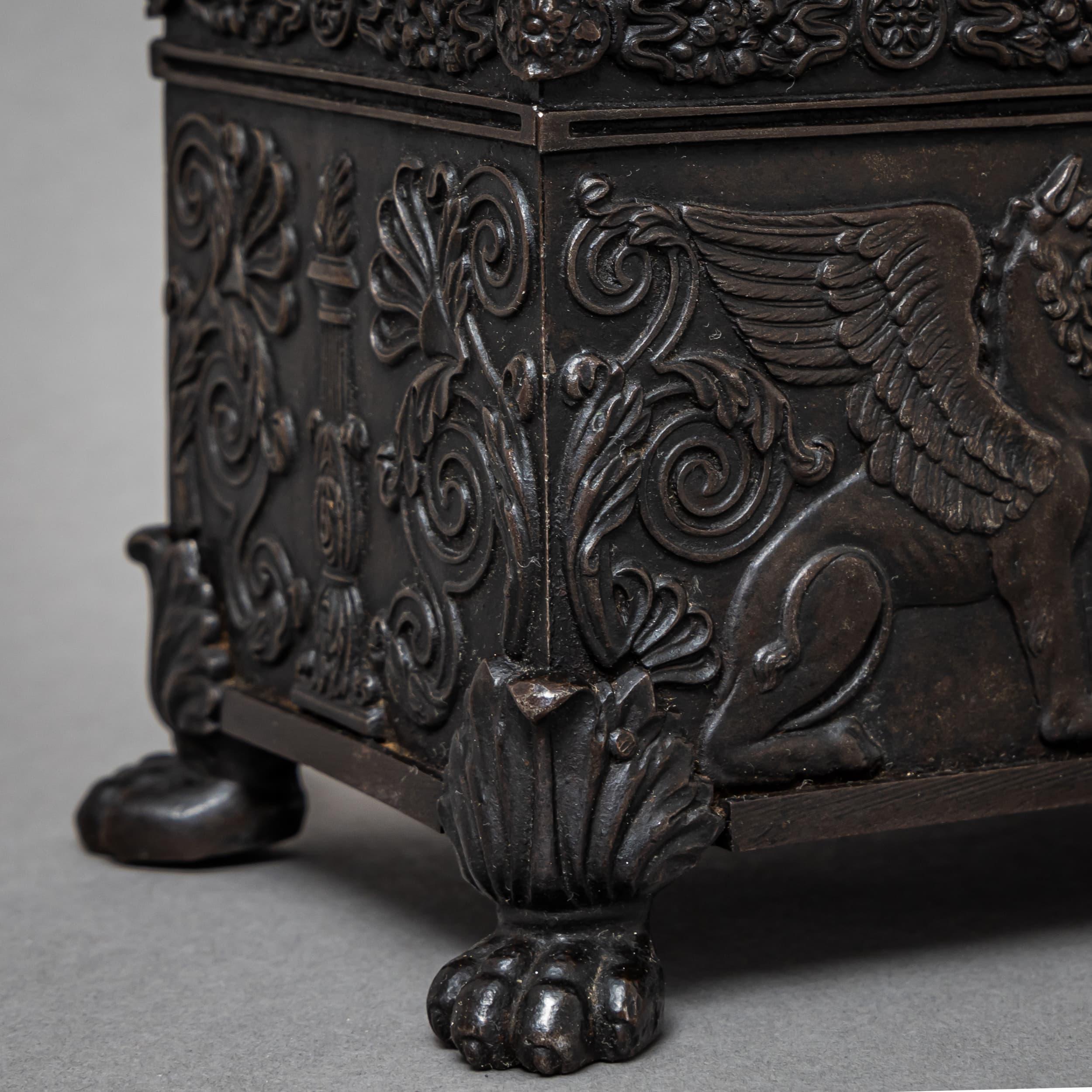 Early 19th Century Berlin Iron Tobacco Box with Griffin Decoration For Sale 2