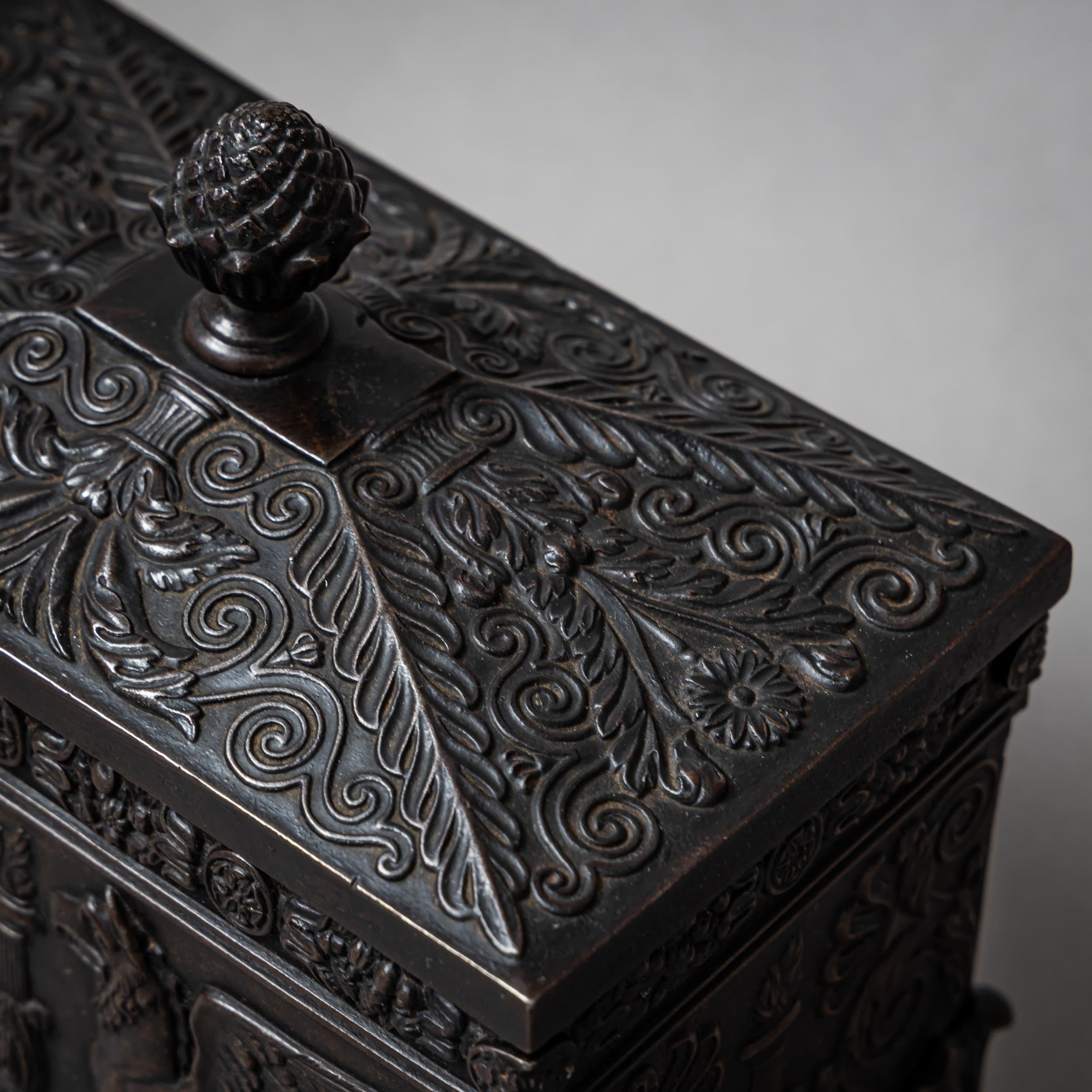 Early 19th Century Berlin Iron Tobacco Box with Griffin Decoration For Sale 3