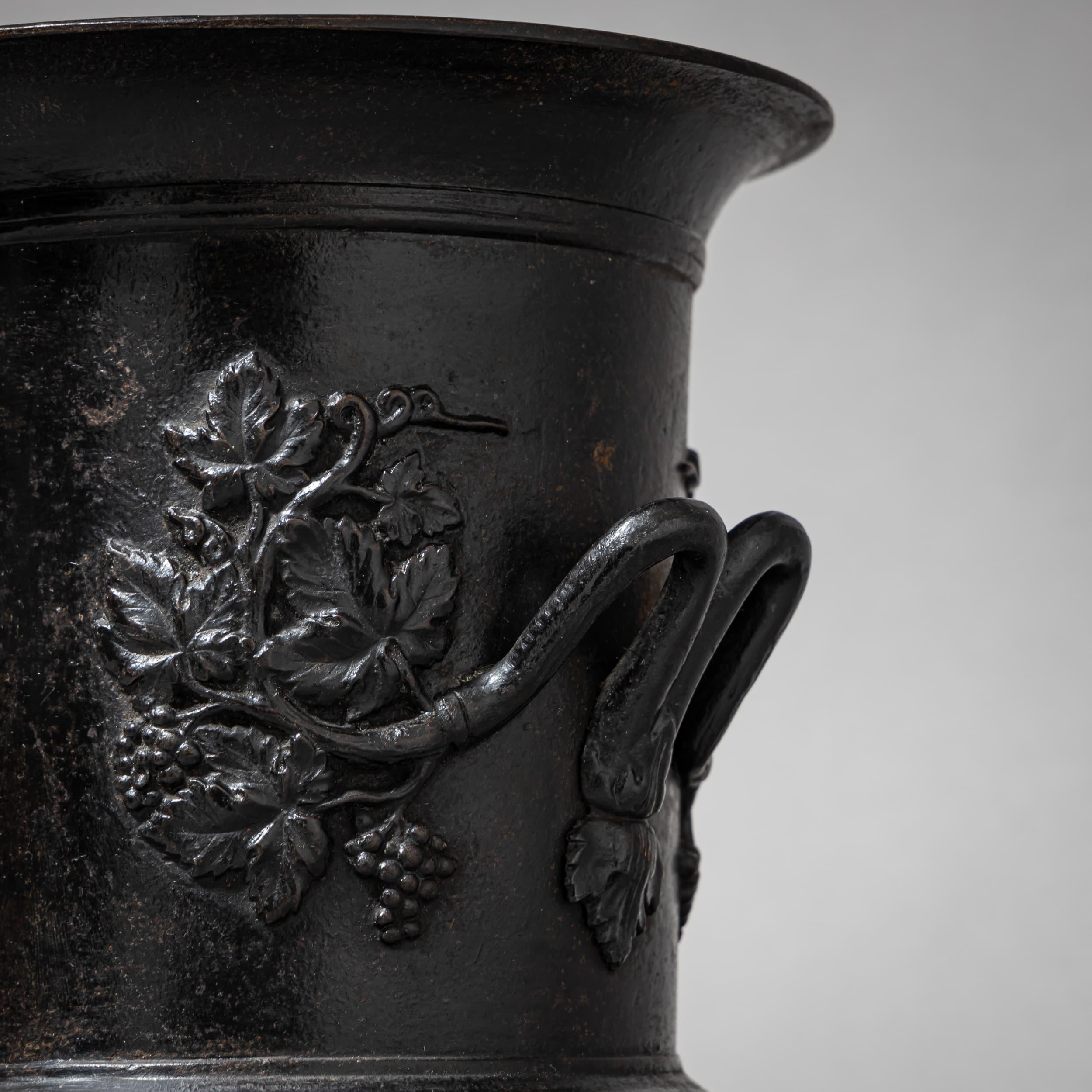 XIXe siècle Vase en fer berlinois du début du 19e siècle avec poignées en vente