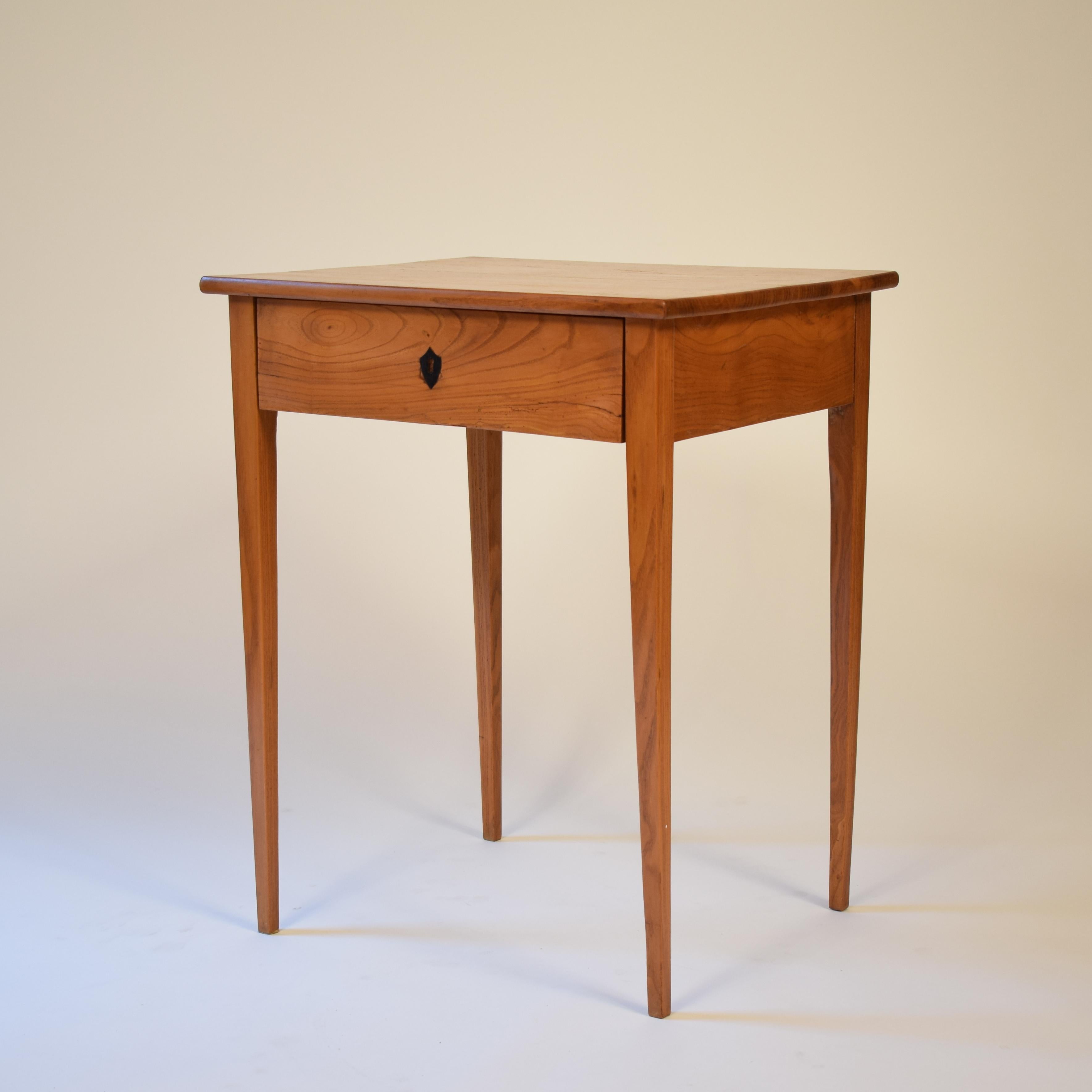 This elegant Biedermeier side table was made circa 1820 in Germany. The table is made out of solid ash wood. The tapered legs are very beautiful. The table has one drawer.
The table is in very nice original condition and has got a nice Patina.