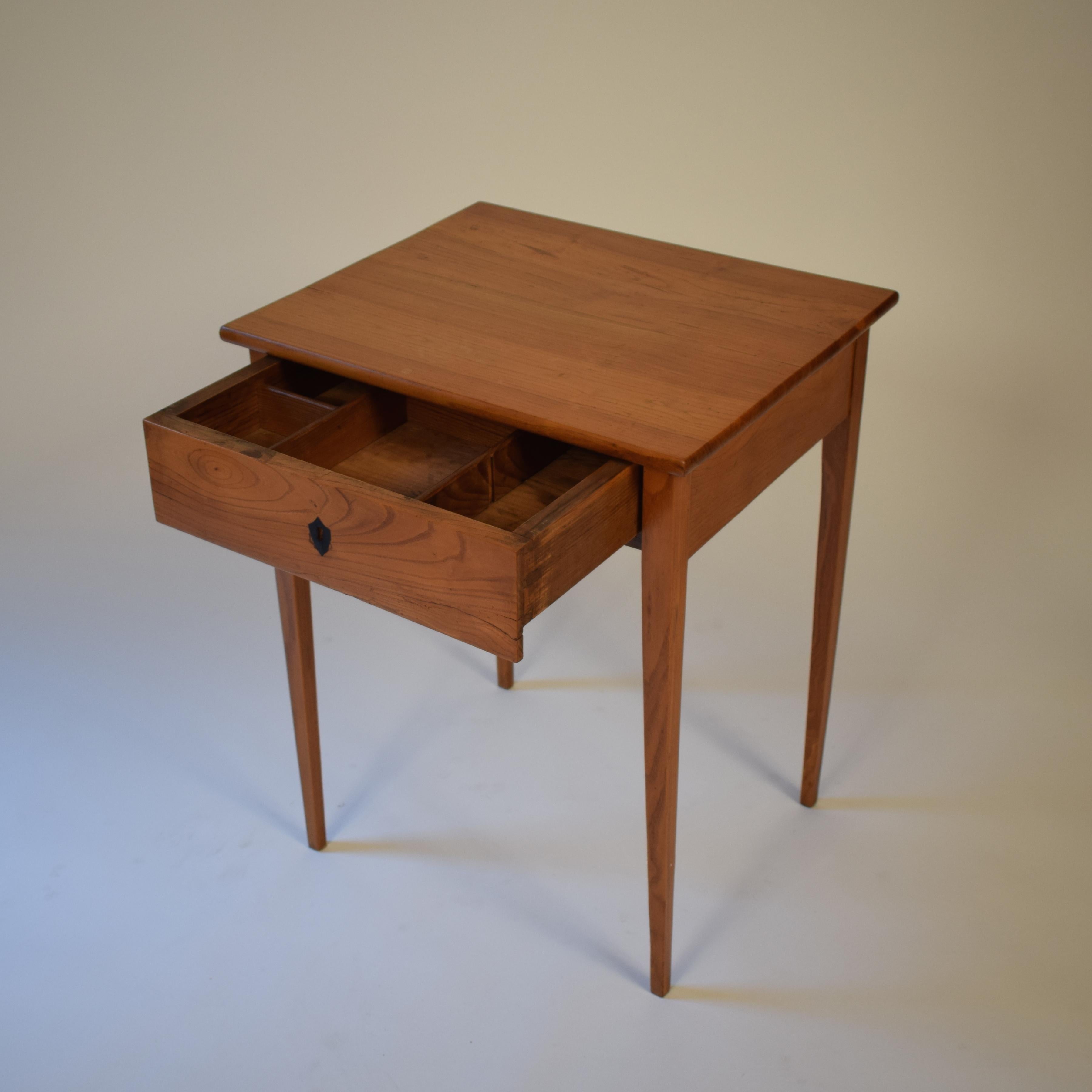 Early 19th Century Biedermeier Ash Side Table (Asche)