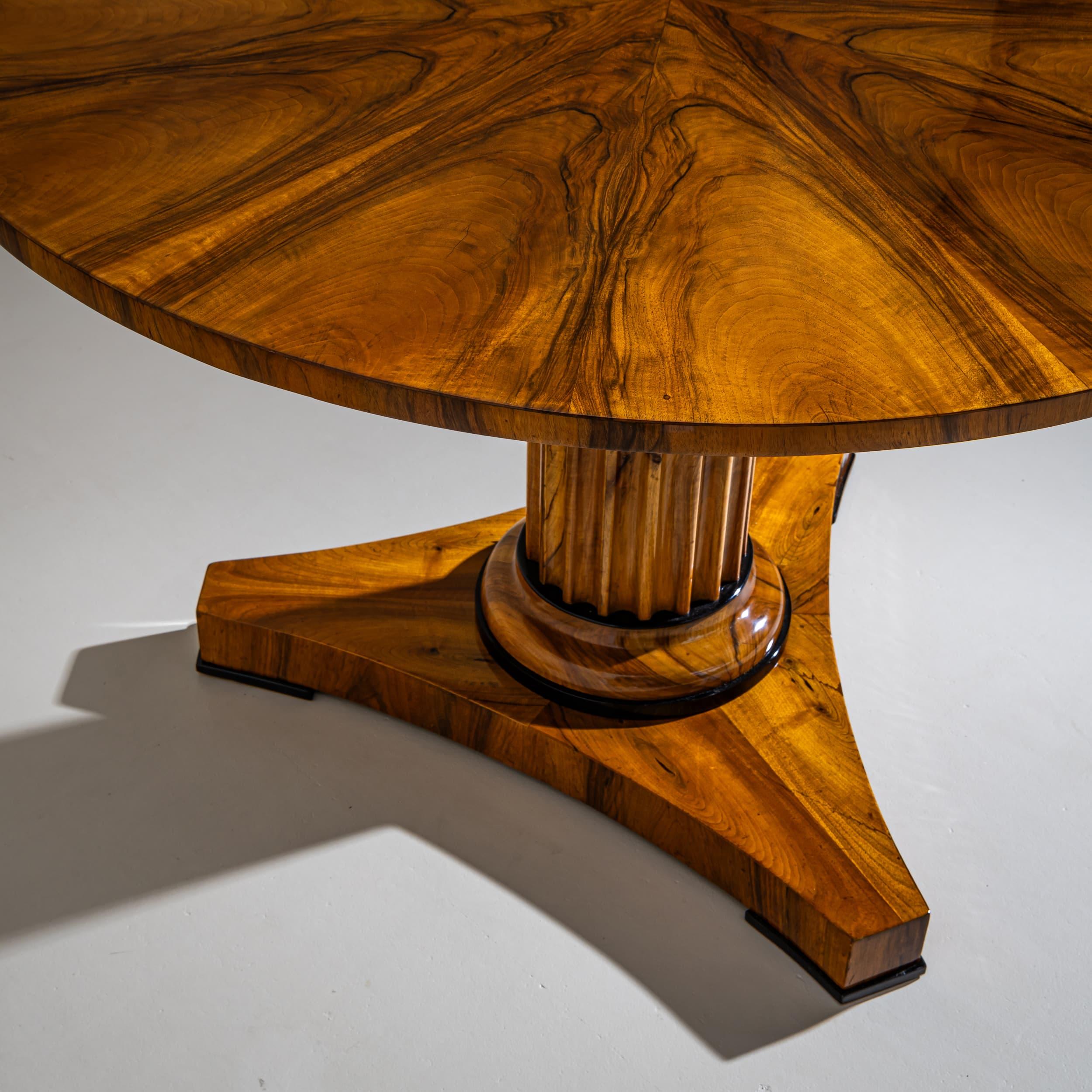 Tavolo da centro Biedermeier in noce dell'inizio del XIX secolo, Germania in vendita 2