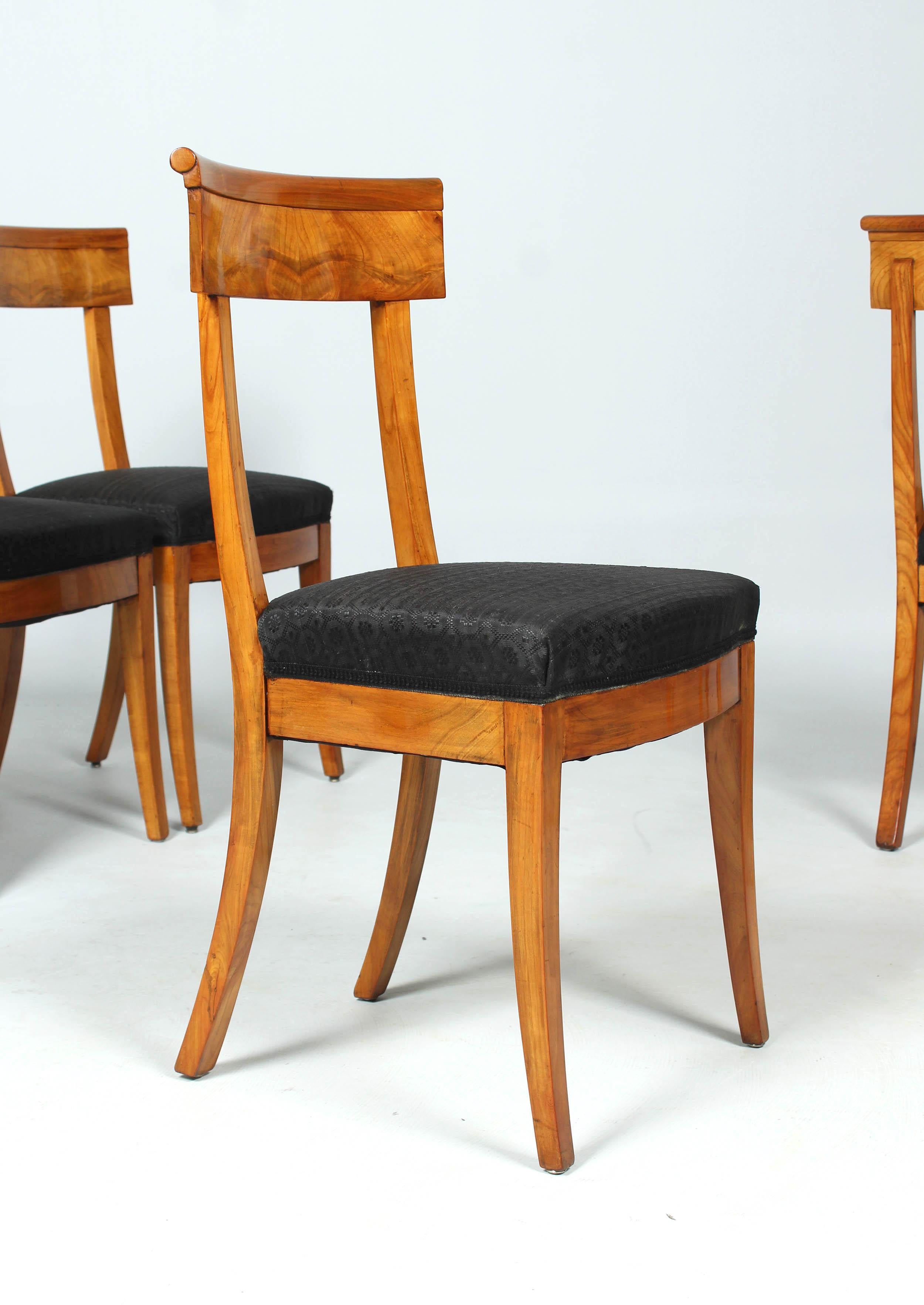 Early 19th Century Biedermeier Chairs, Set of Eight, Cherrywood, Circa 1820 In Good Condition For Sale In Greven, DE