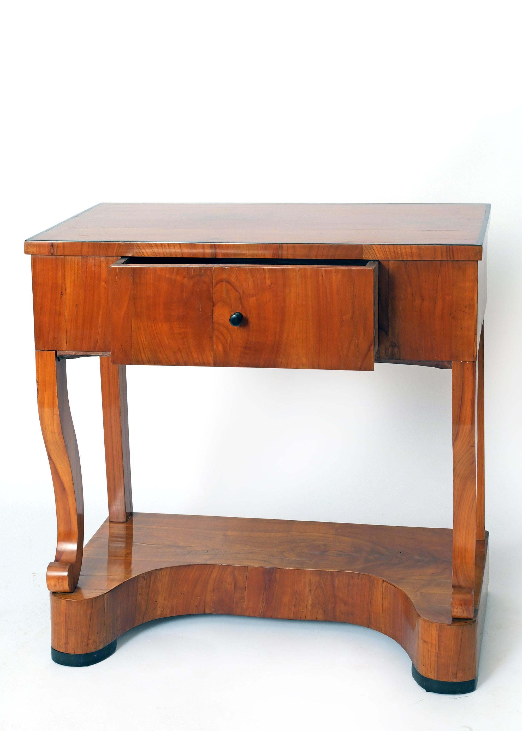 Laqué Console Biedermeier en bois de cerisier du sud de l'Allemagne du début du 19e siècle en vente