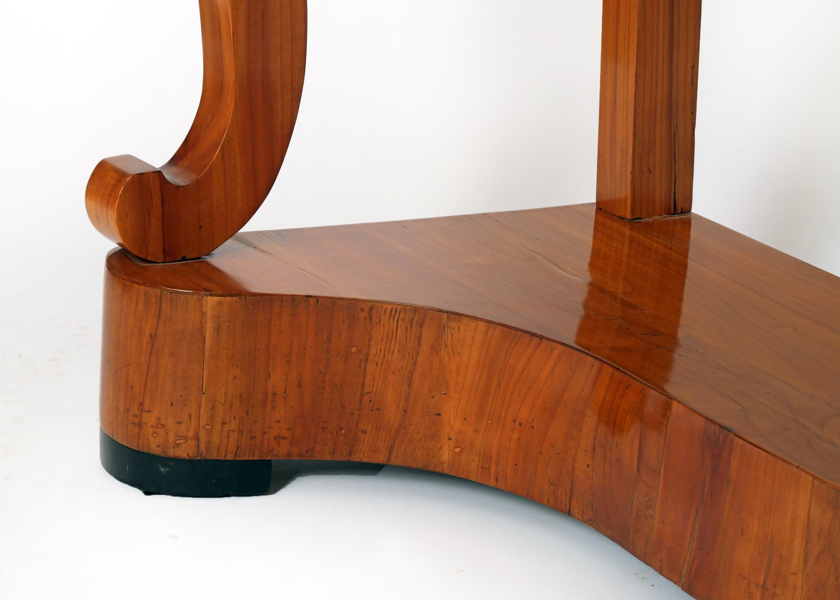 XIXe siècle Console Biedermeier en bois de cerisier du sud de l'Allemagne du début du 19e siècle en vente