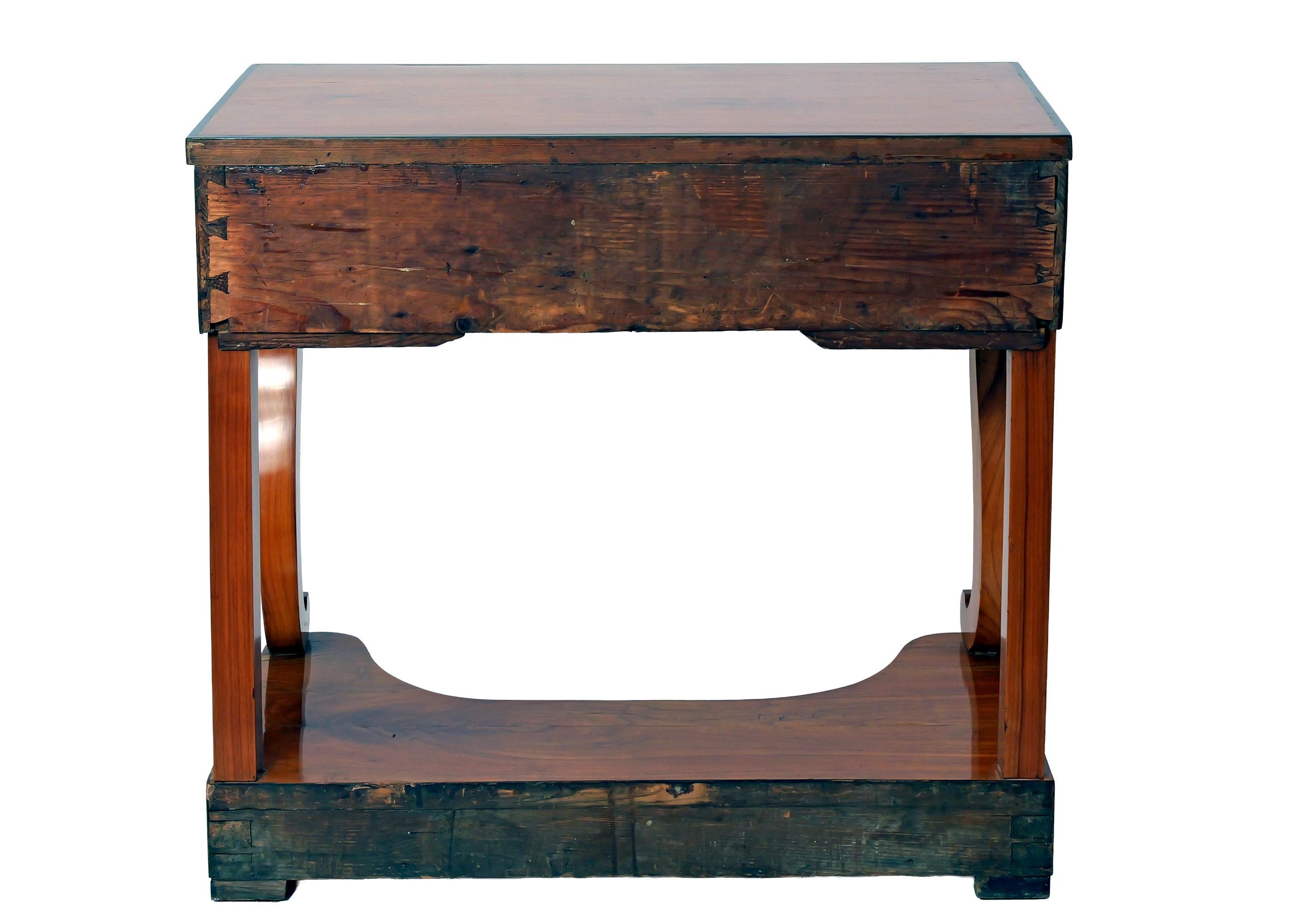Console Biedermeier en bois de cerisier du sud de l'Allemagne du début du 19e siècle en vente 1