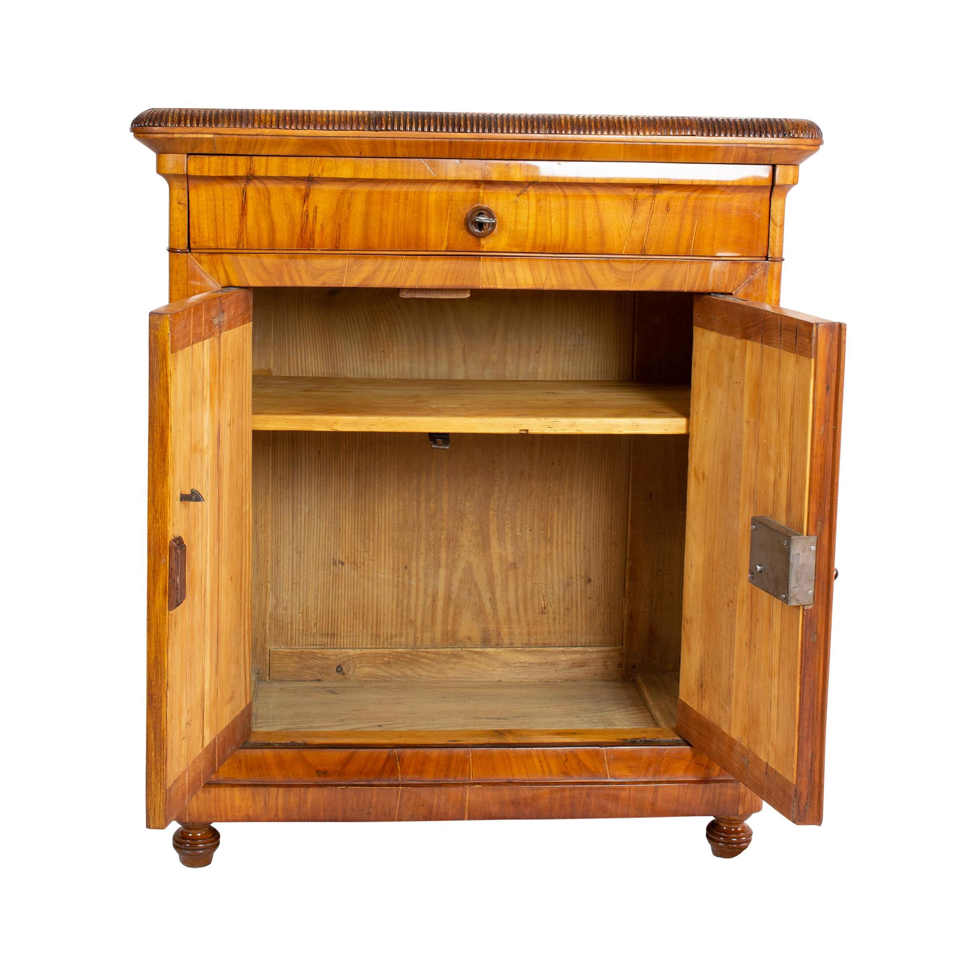 Early 19th Century Biedermeier Cherrywood Half Cabinet / Commode In Good Condition In Darmstadt, DE