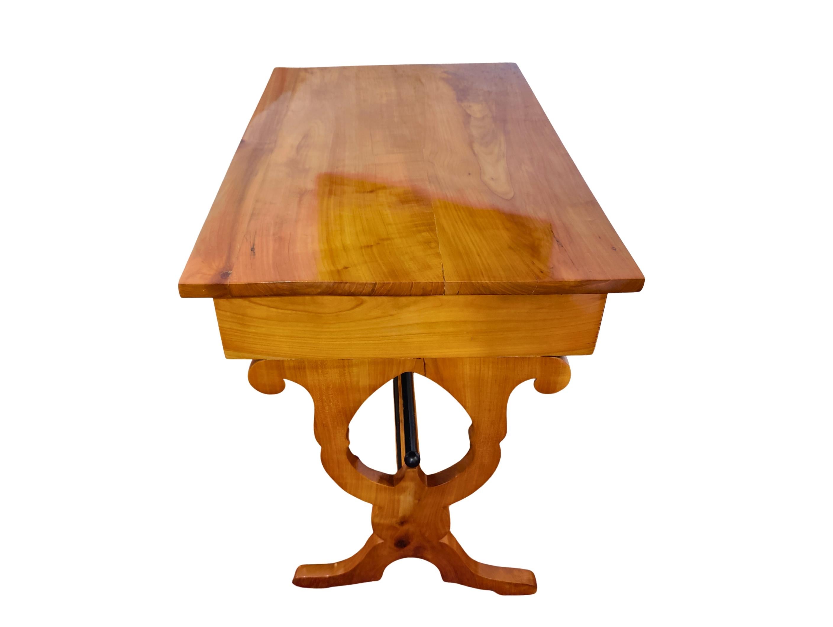 Early 19th Century Biedermeier Cherrywood Ladies Desk, Germany For Sale 4