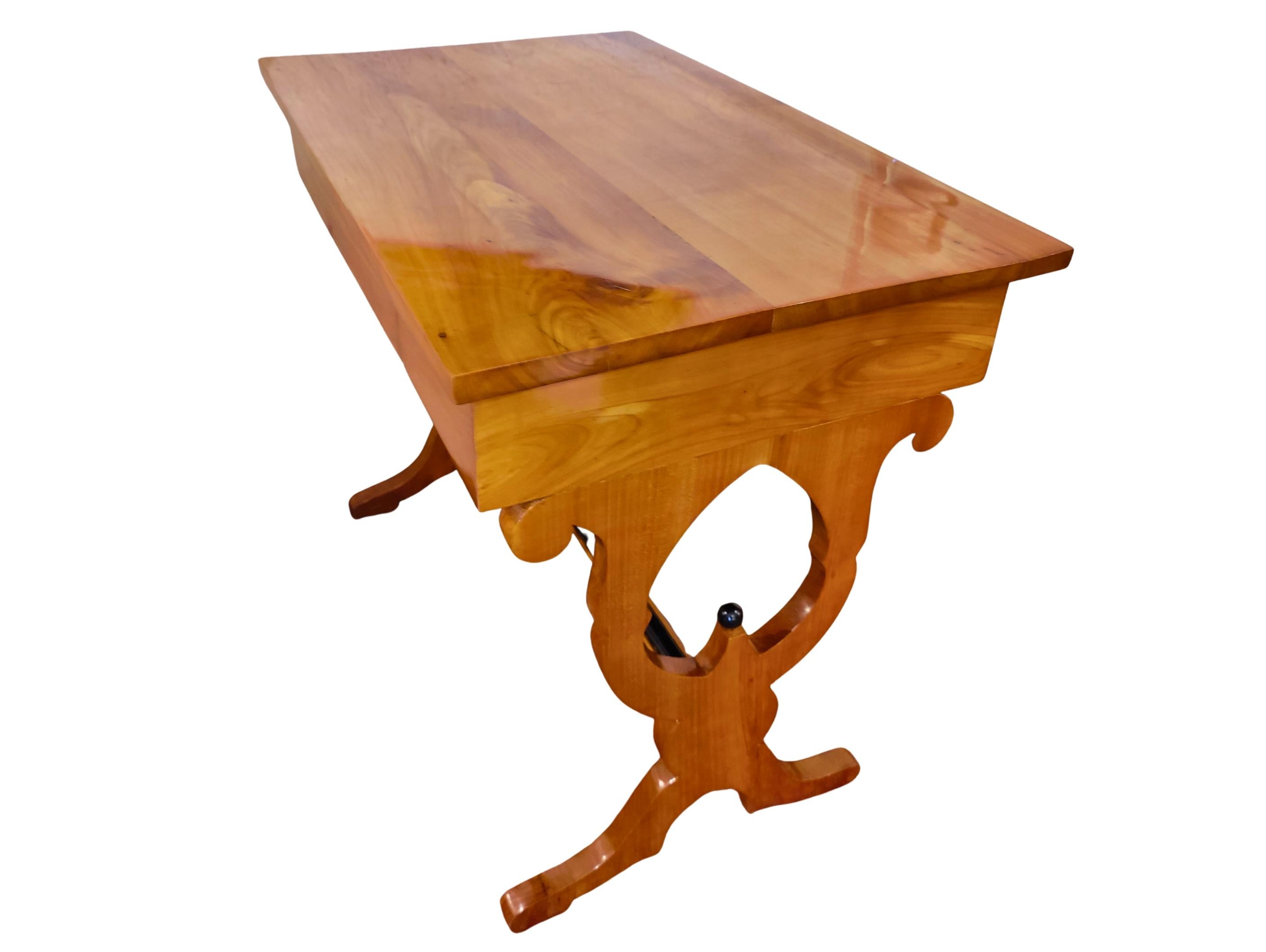 Early 19th Century Biedermeier Cherrywood Ladies Desk, Germany For Sale 5