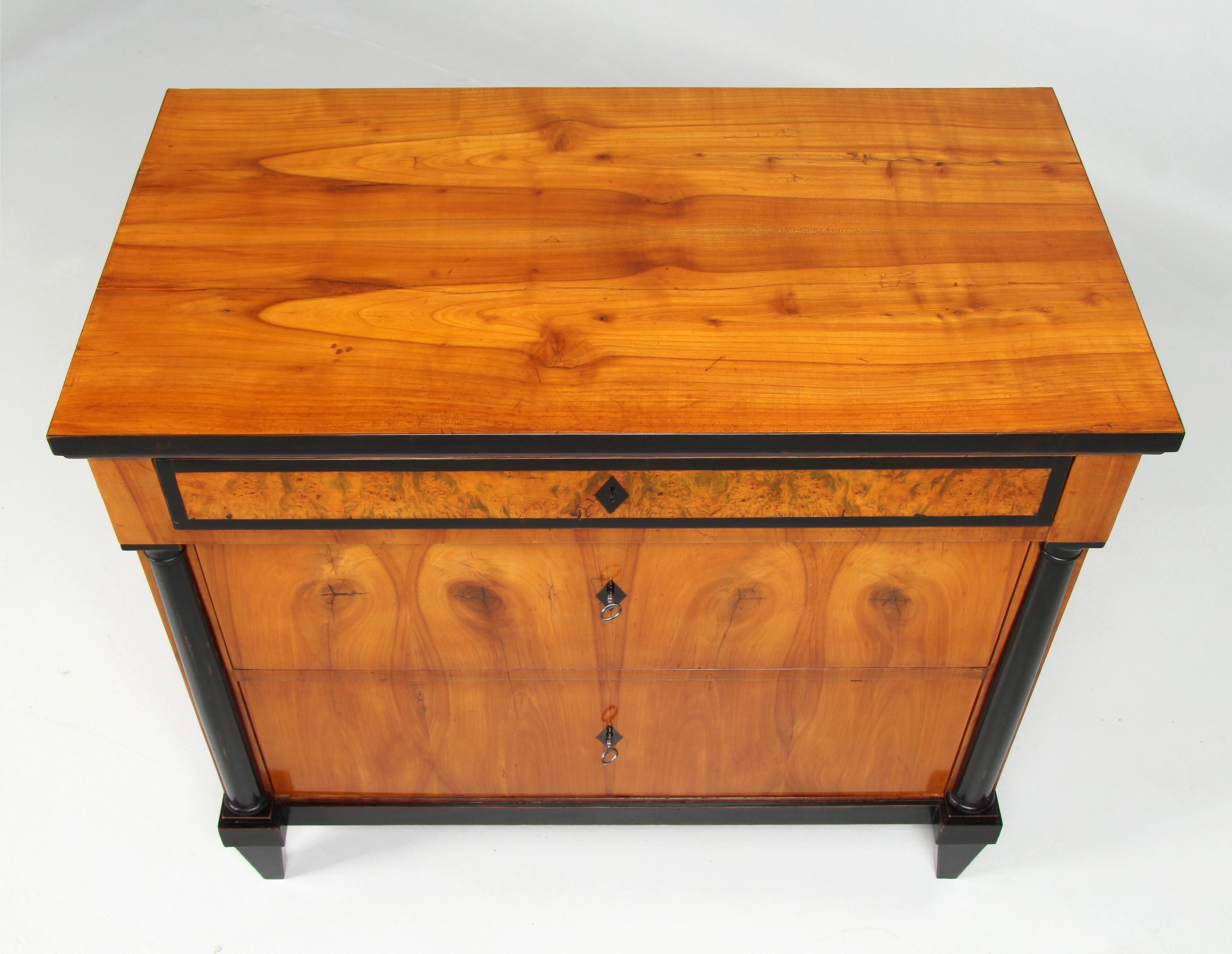 Cassettiera Biedermeier dell'inizio del XIX secolo, ciliegio, Germania, circa 1820 in vendita 5