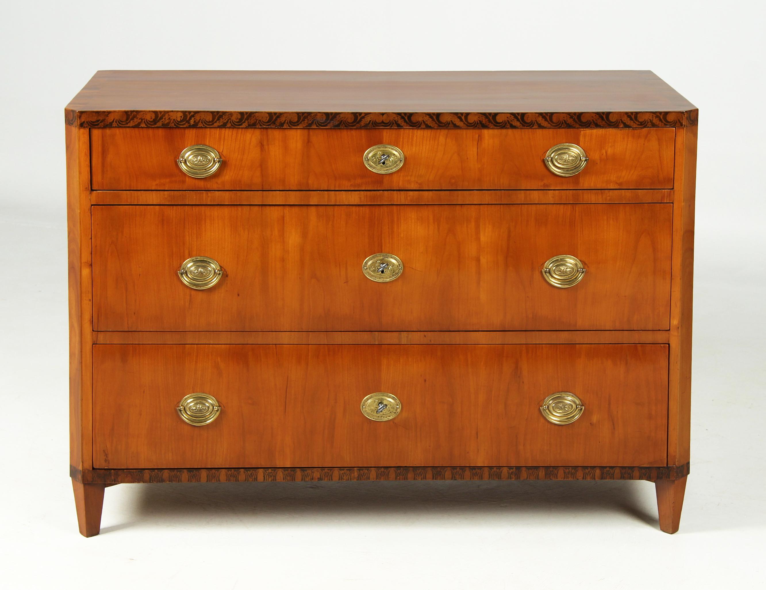 Dipinto a mano Cassettiera Biedermeier dell'inizio del XIX secolo, ciliegio, Monaco di Baviera 1815 circa in vendita