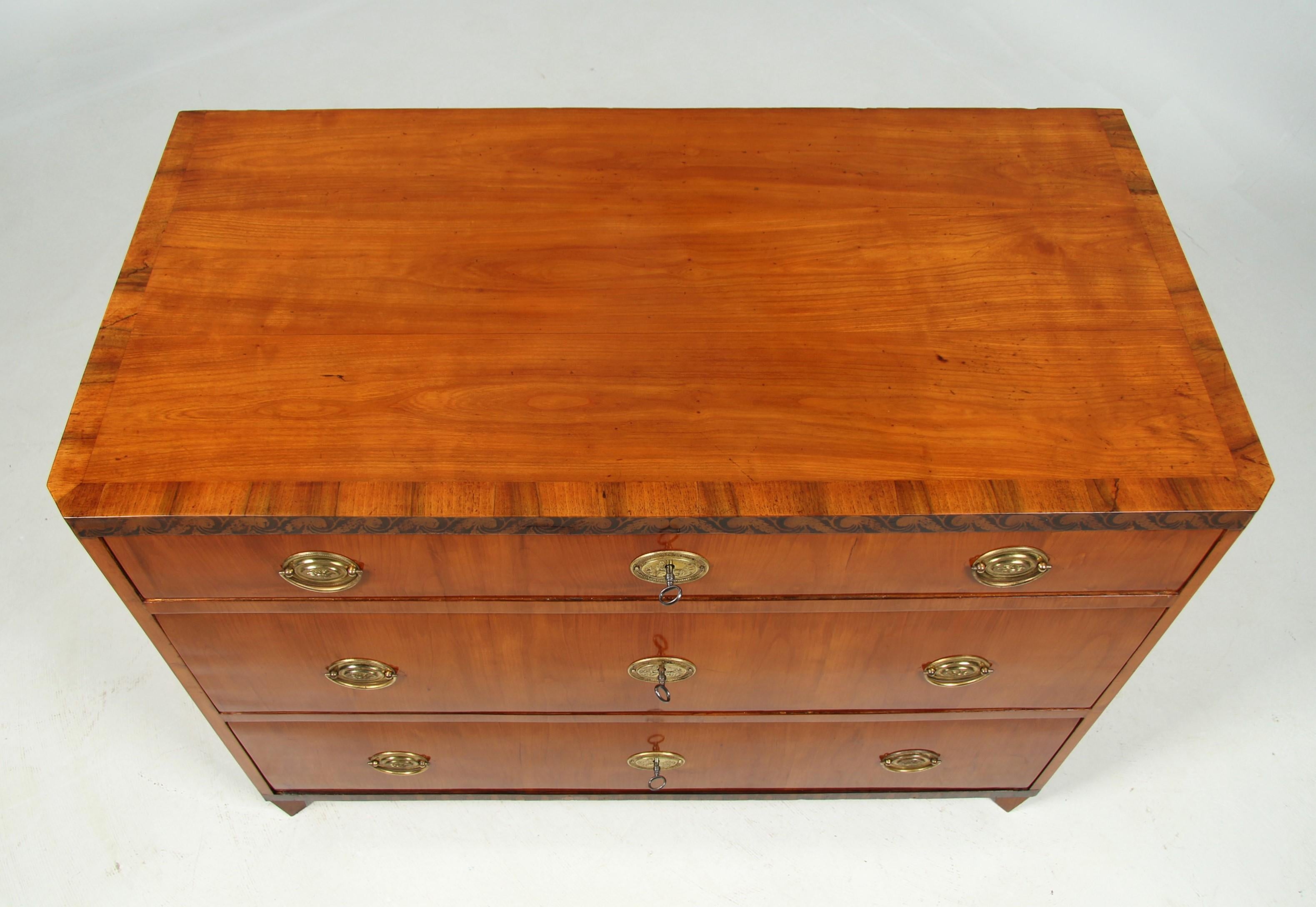 Ciliegio Cassettiera Biedermeier dell'inizio del XIX secolo, ciliegio, Monaco di Baviera 1815 circa in vendita