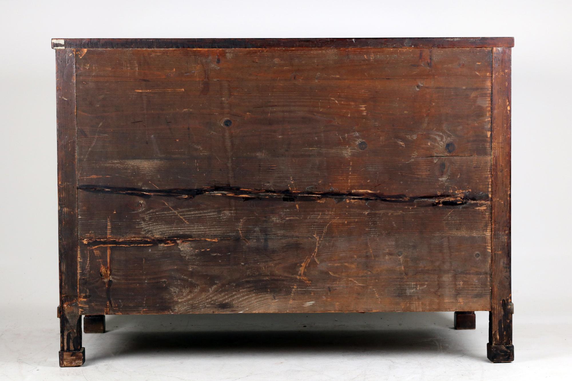Early 19th Century Biedermeier Chest of drawers, Walnut  For Sale 14