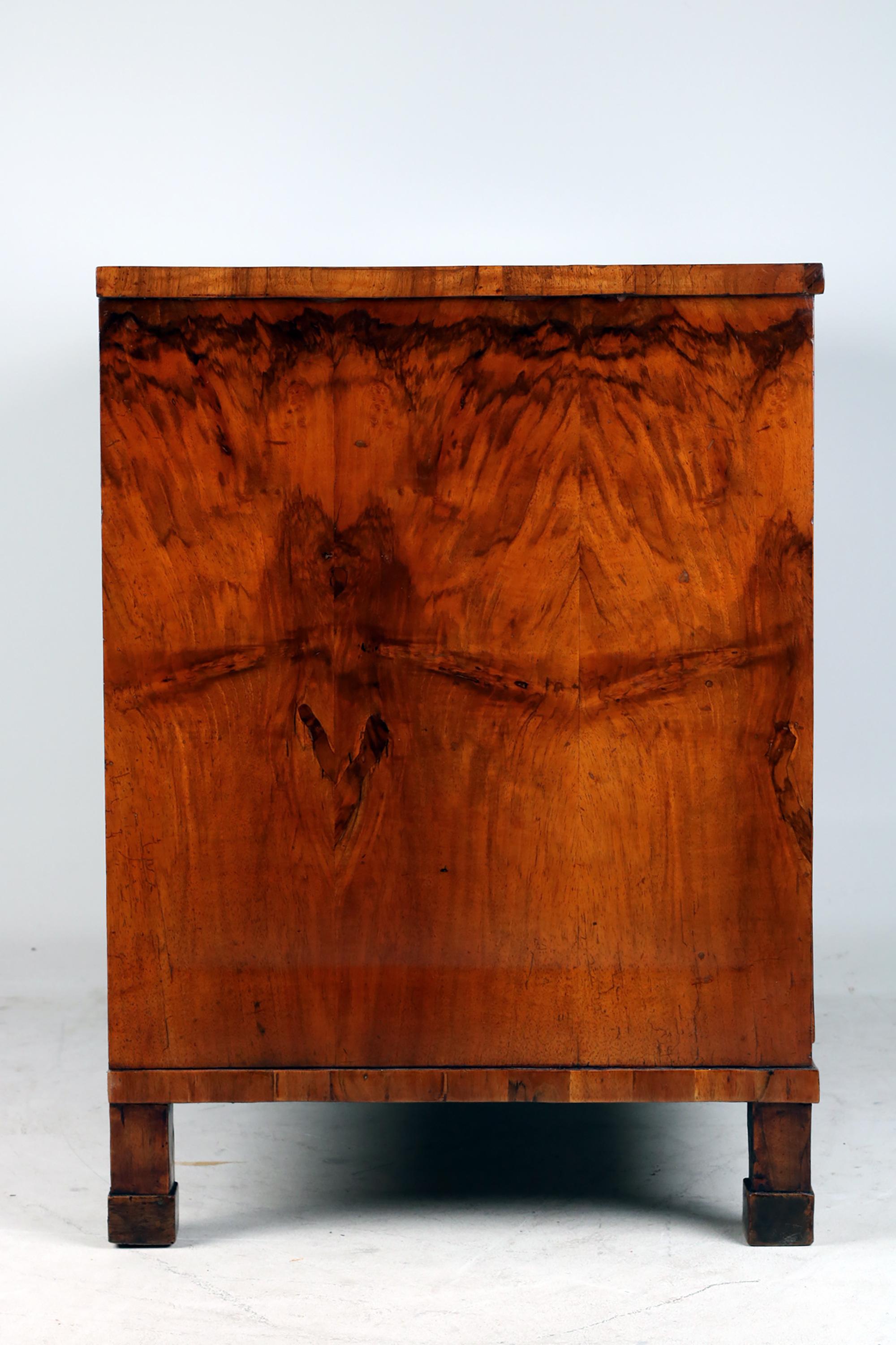 Wood Early 19th Century Biedermeier Chest of drawers, Walnut  For Sale