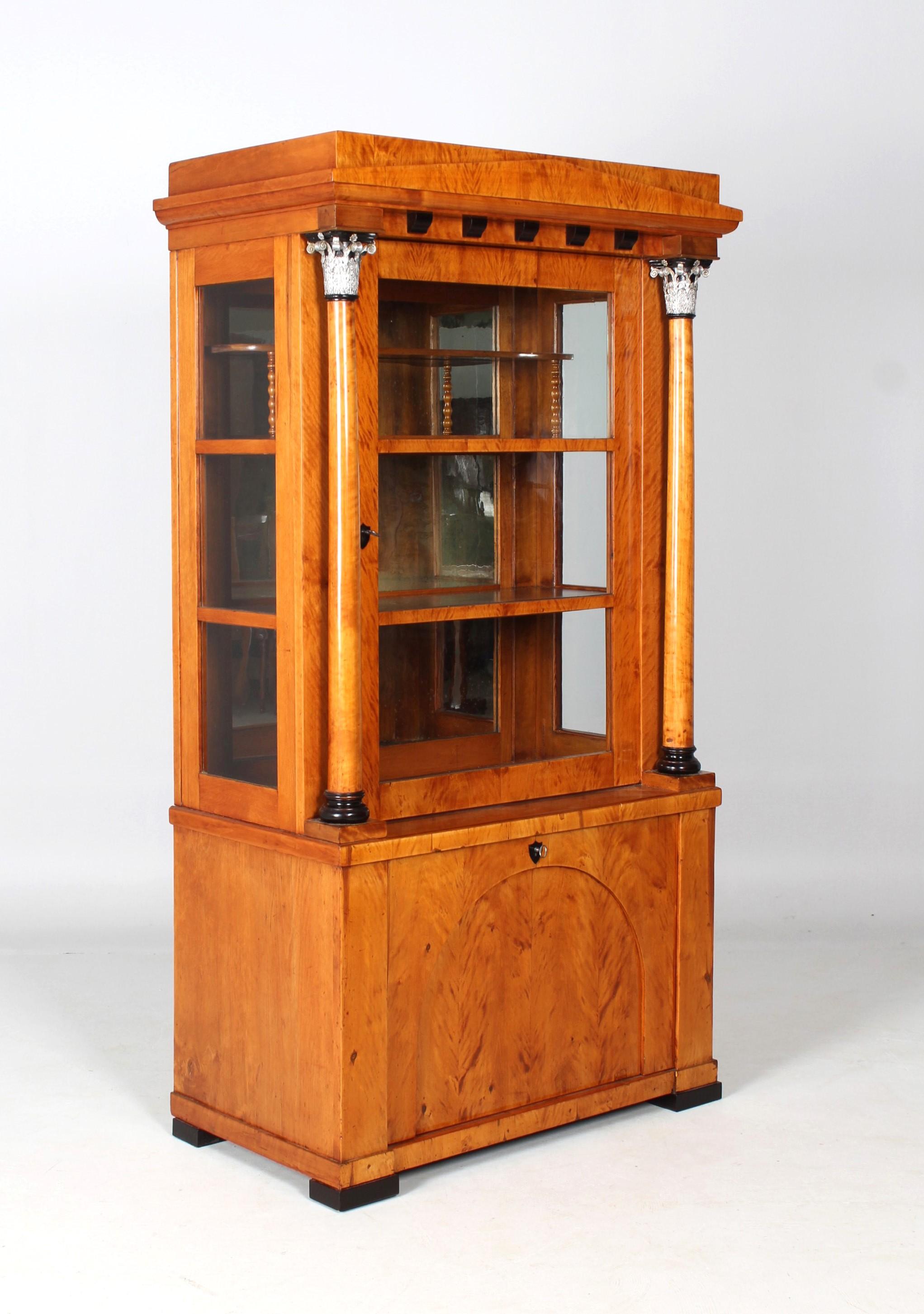 Early 19th Century Biedermeier Display Cabinet with Columns, Vitrine, Birch In Excellent Condition For Sale In Greven, DE