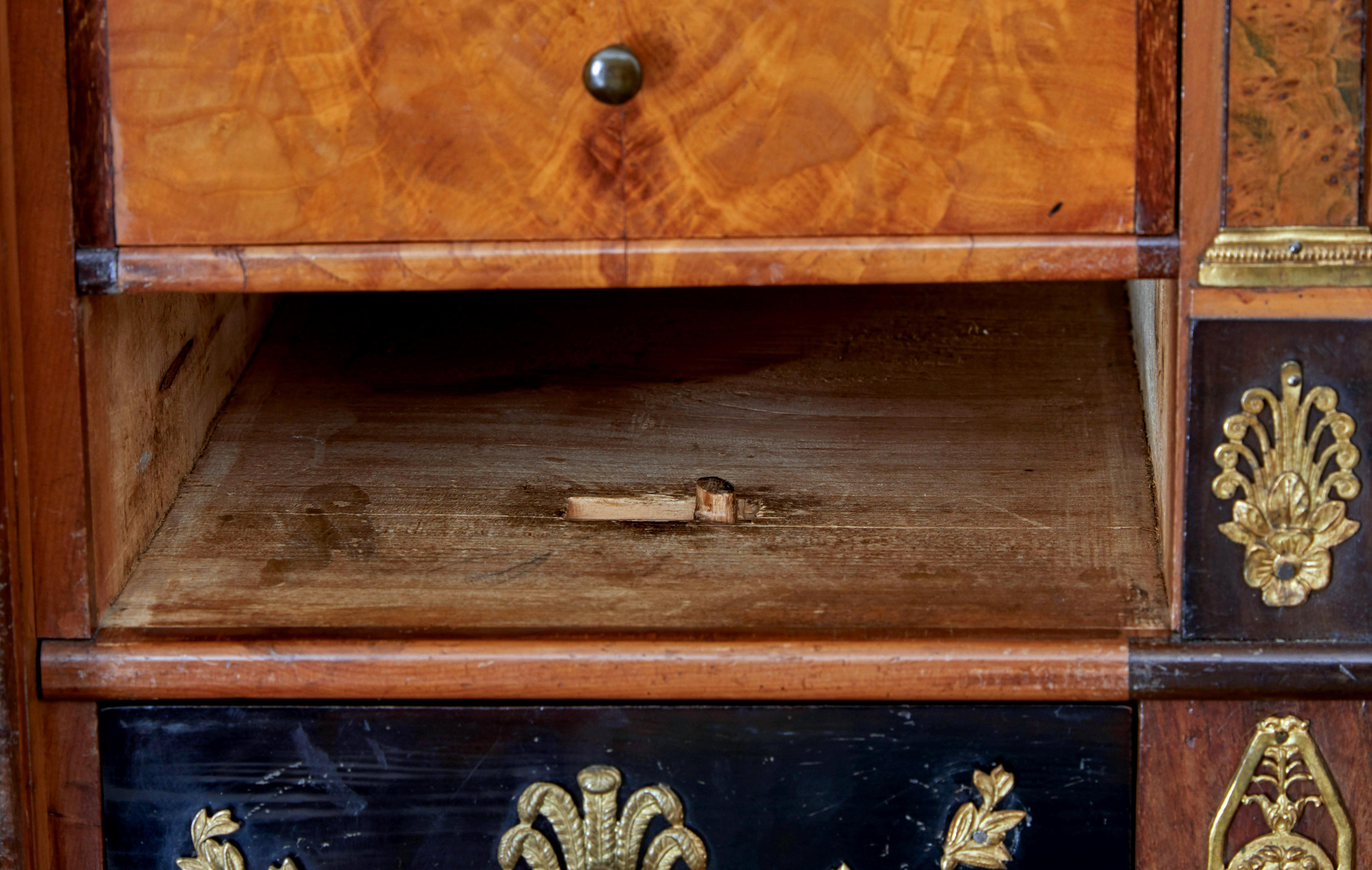 Scrittoio in betulla ebanizzata dell'inizio del XIX secolo Biedermeier in vendita 8