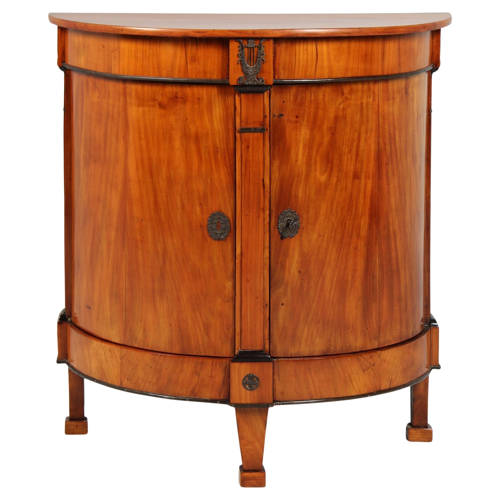 Aparador Biedermeier / Imperio de principios del siglo XIX, Arcón Demi Lune