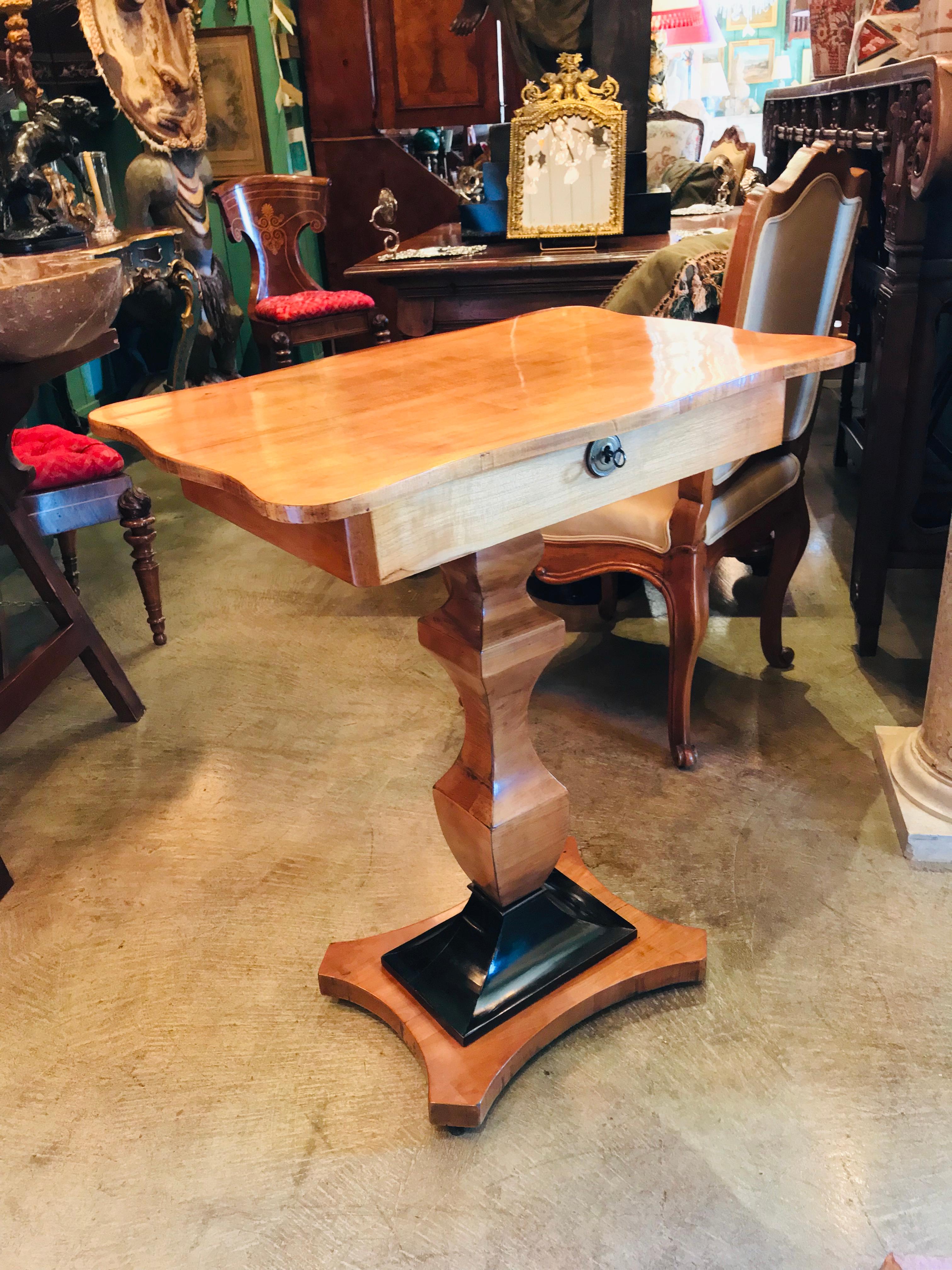 Side or Entry table Biedermeier Fruitwood blonde & black wood night stand LA CA . Very early 1800’s work of art 19th Century sewing table . The top opens up with an original lock and key , with a single pedestal sitting on a blackened wood base. It