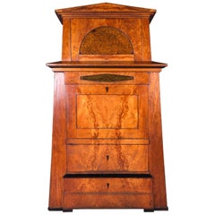 Armario piramidal de caoba Biedermeier de principios del siglo XIX