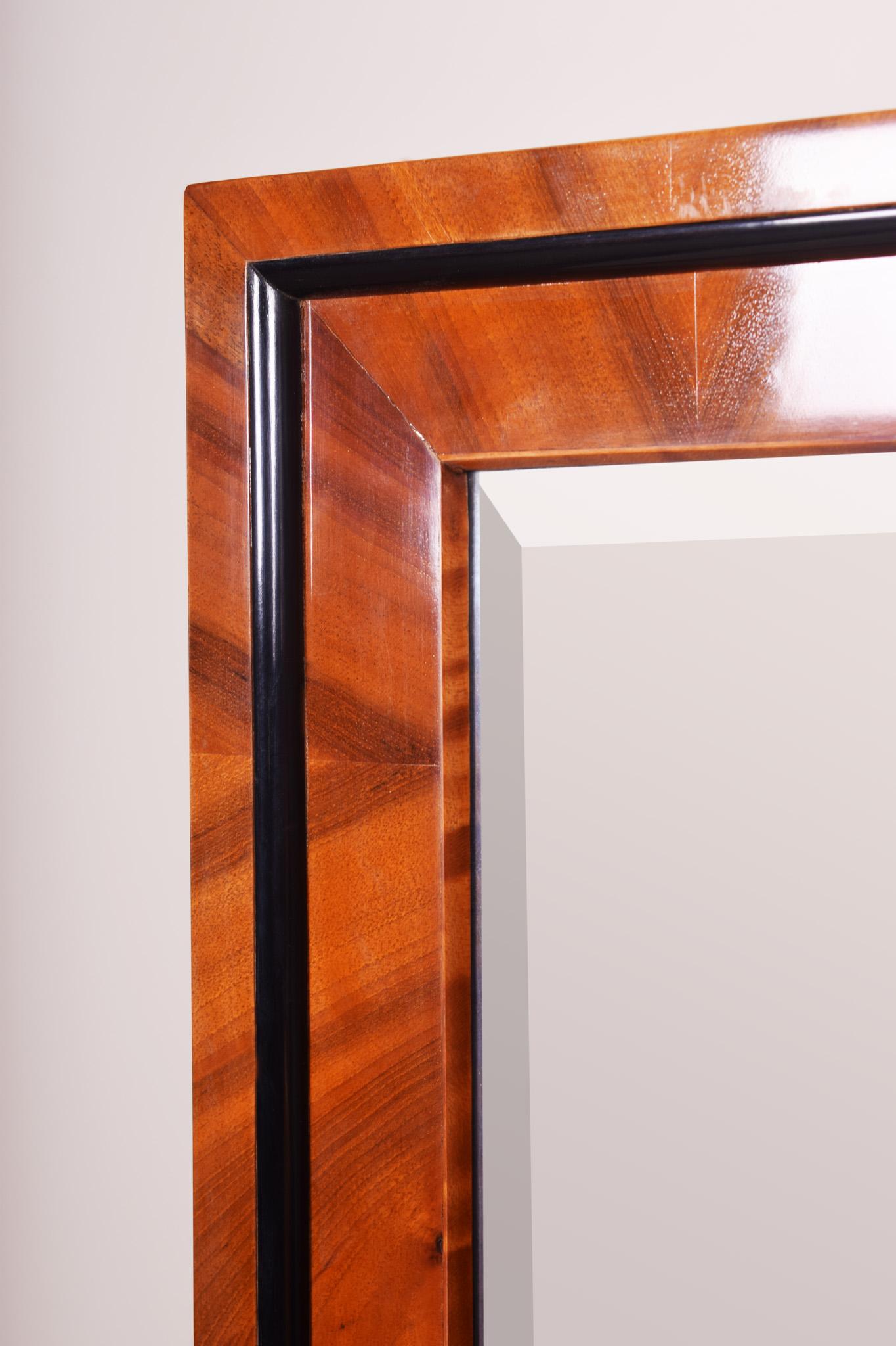 Biedermeier restored mirror in the frame

Period: 1830-1839
Source: Czechia (Bohemia)
Material: Walnut.