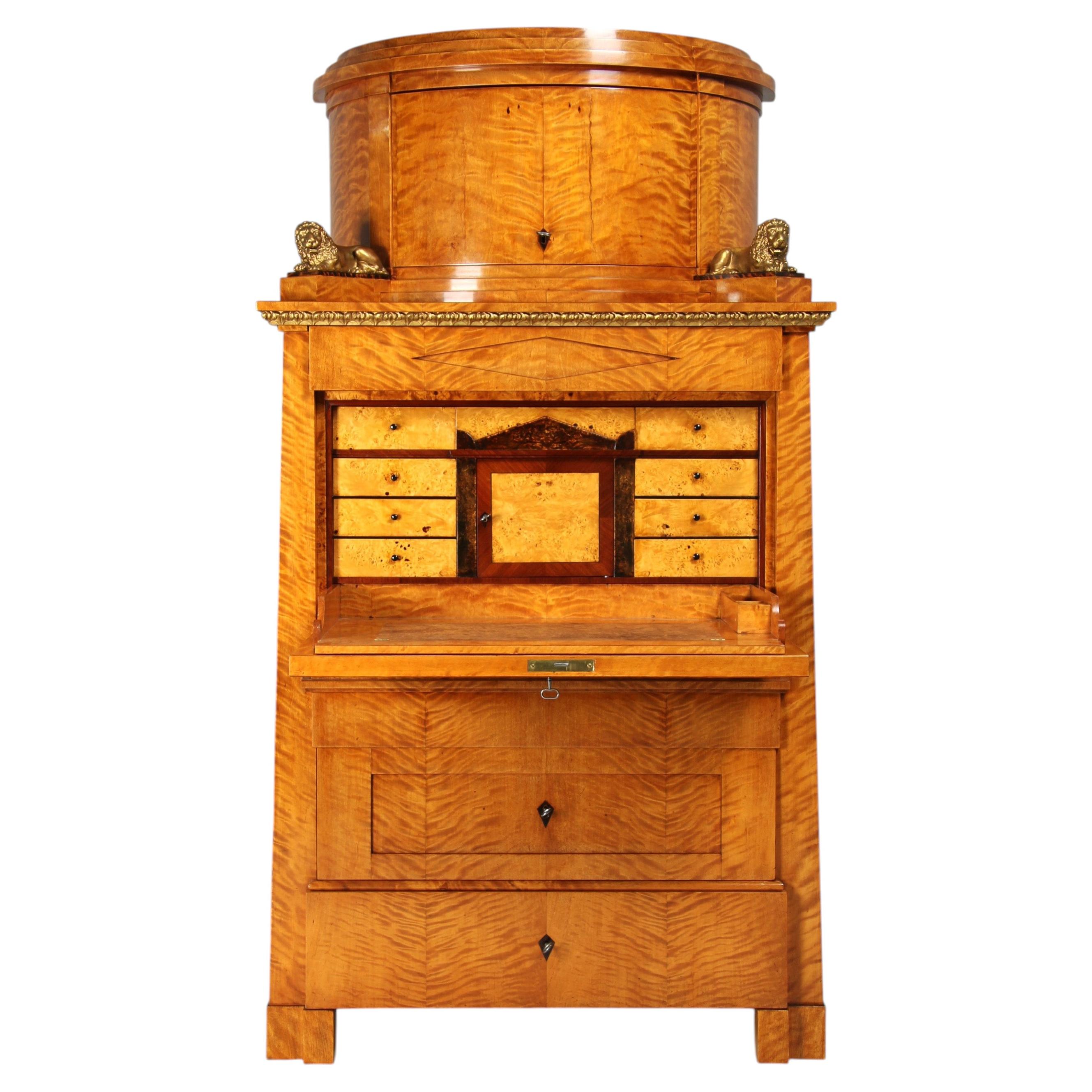 Secretaire Biedermeier del primo Ottocento con leoni dorati, Berlino, circa 1825 in vendita