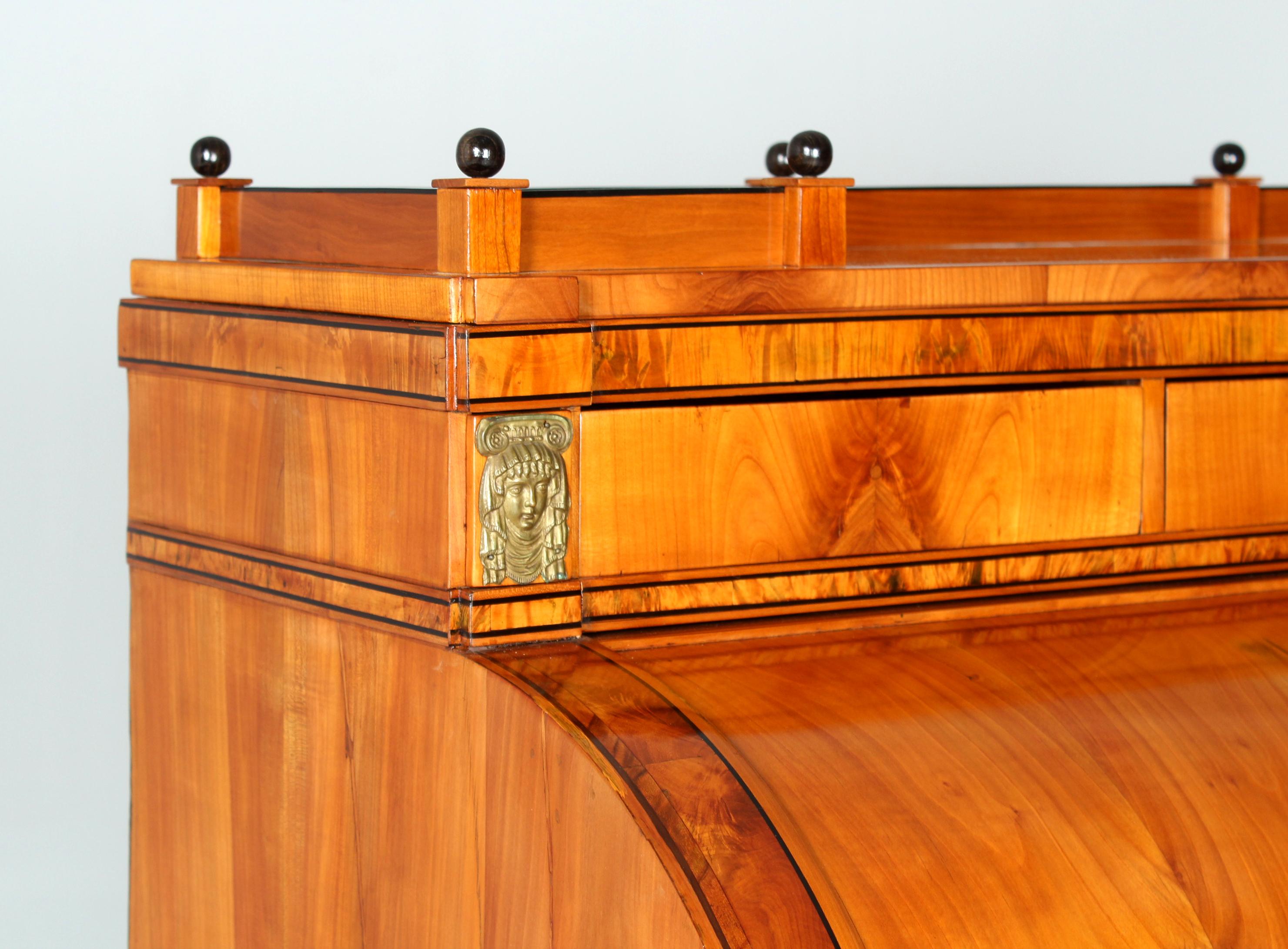 Early 19th Century Biedermeier Secretary with Hidden Mechanism, circa 1815 In Good Condition In Greven, DE