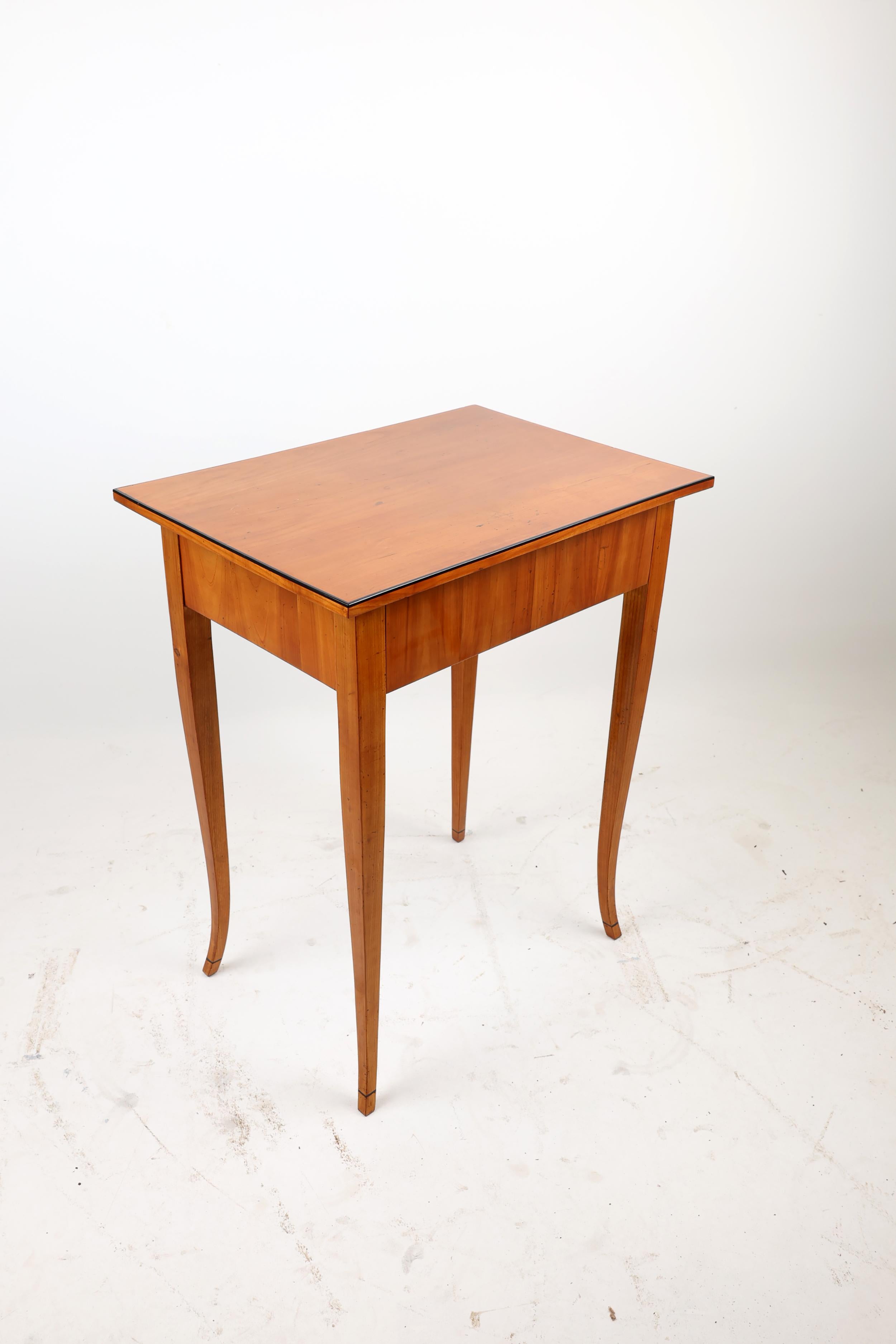 Early 19th Century Biedermeier Side Table For Sale 5