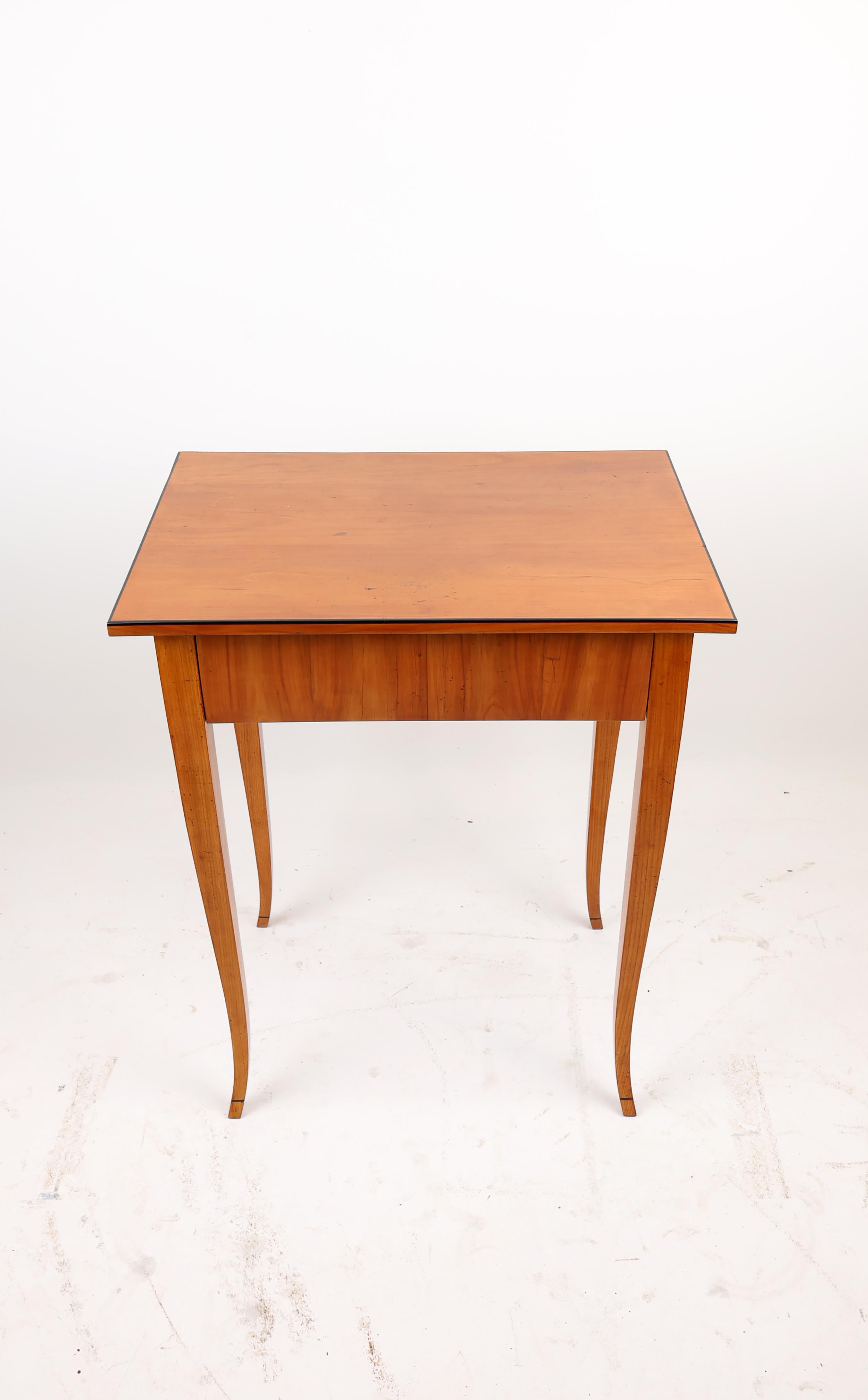 Early 19th Century Biedermeier Side Table For Sale 6