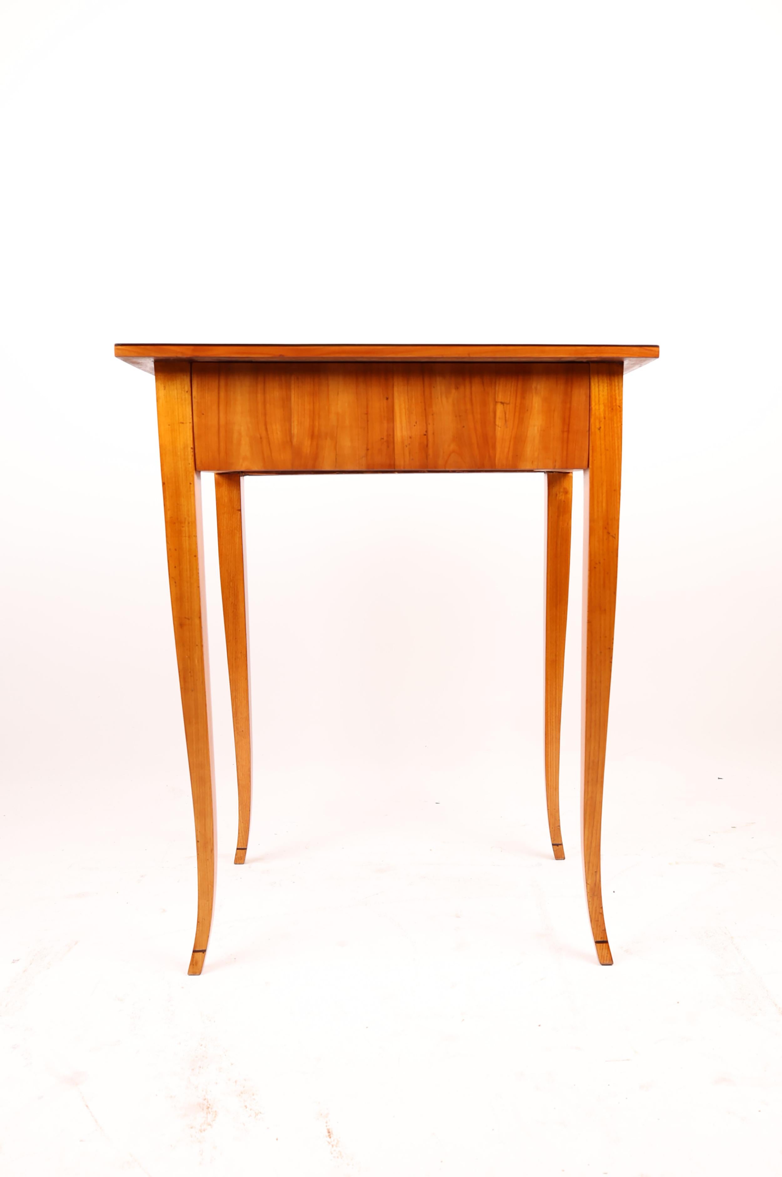 Early 19th Century Biedermeier Side Table For Sale 7