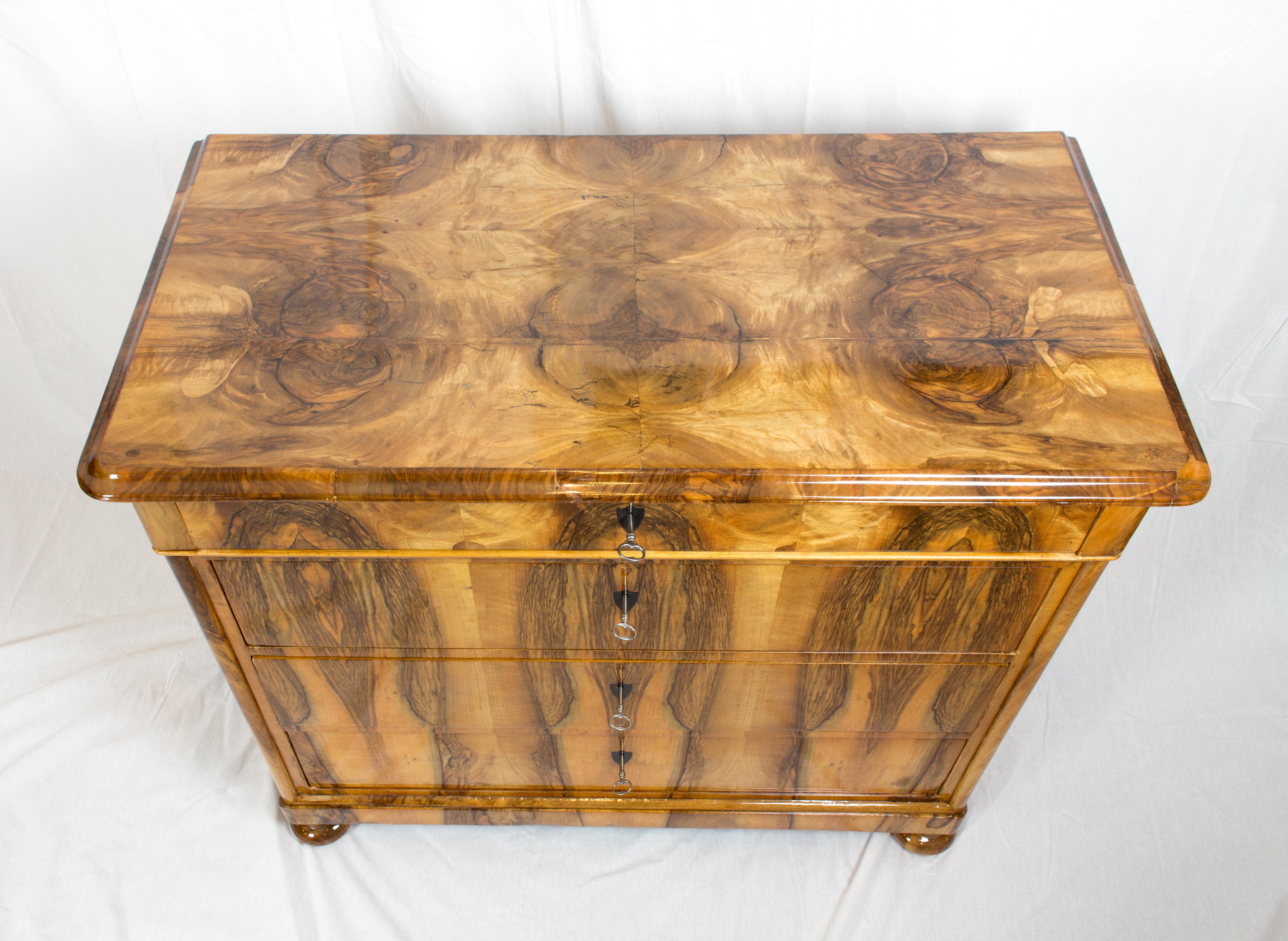 Polished Early 19th Century Biedermeier Walnut Chest of Drawers or Commode