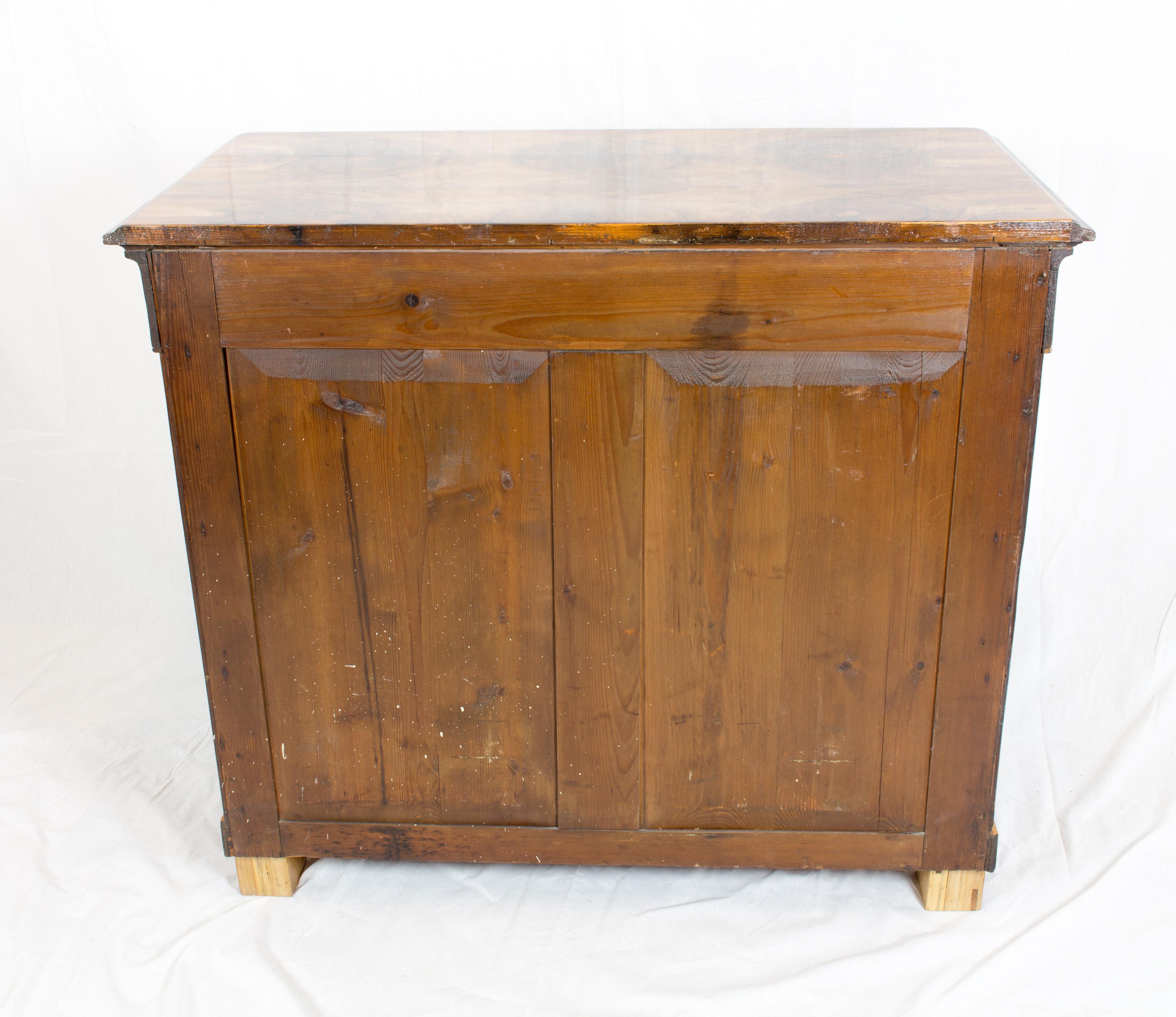 Early 19th Century Biedermeier Walnut Chest of Drawers or Commode 3