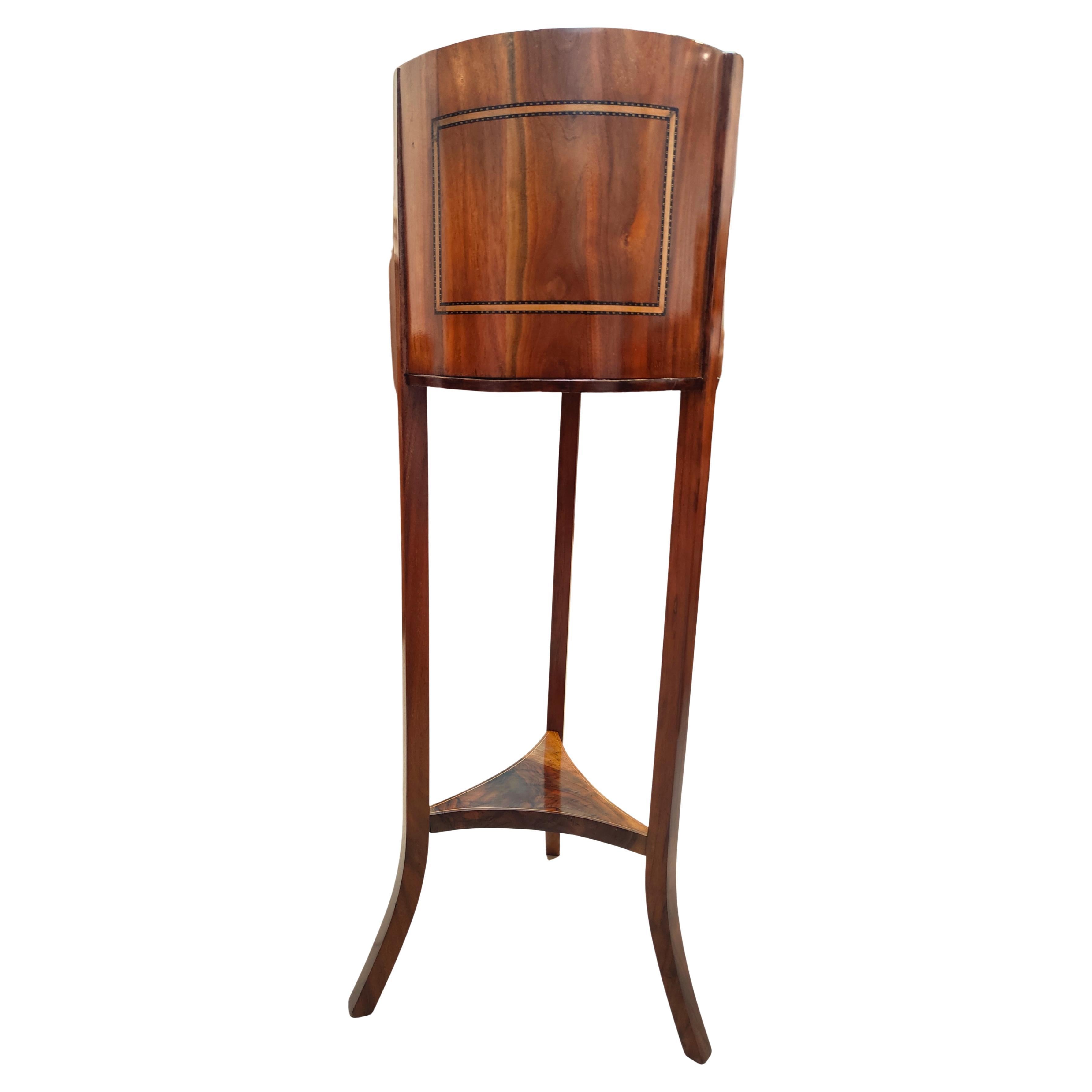 Florero o Chamganero de Nogal Biedermeier del Siglo XIX