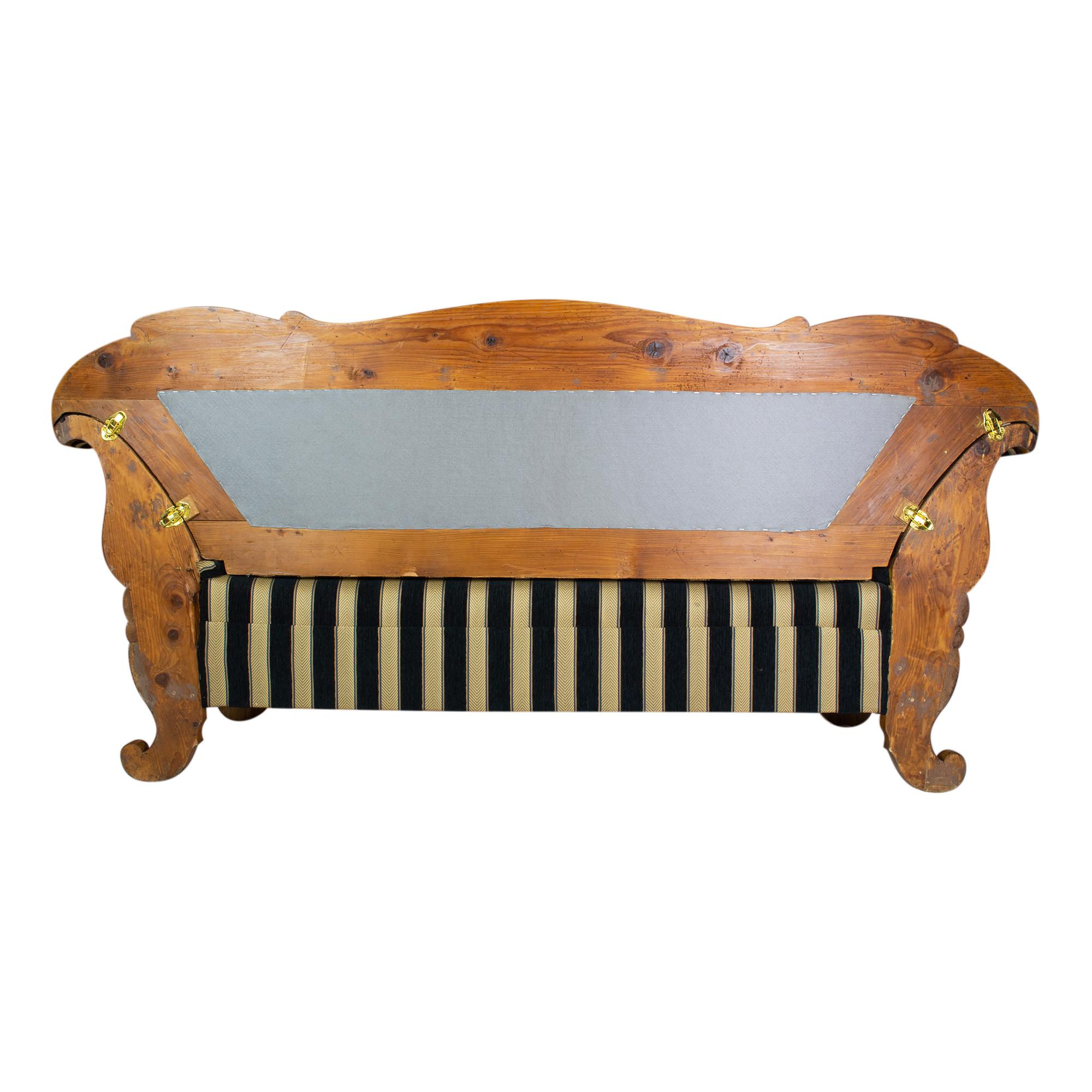 Biedermeier-Sofa aus Nussbaumholz aus Deutschland, frühes 19. Jahrhundert (Poliert) im Angebot