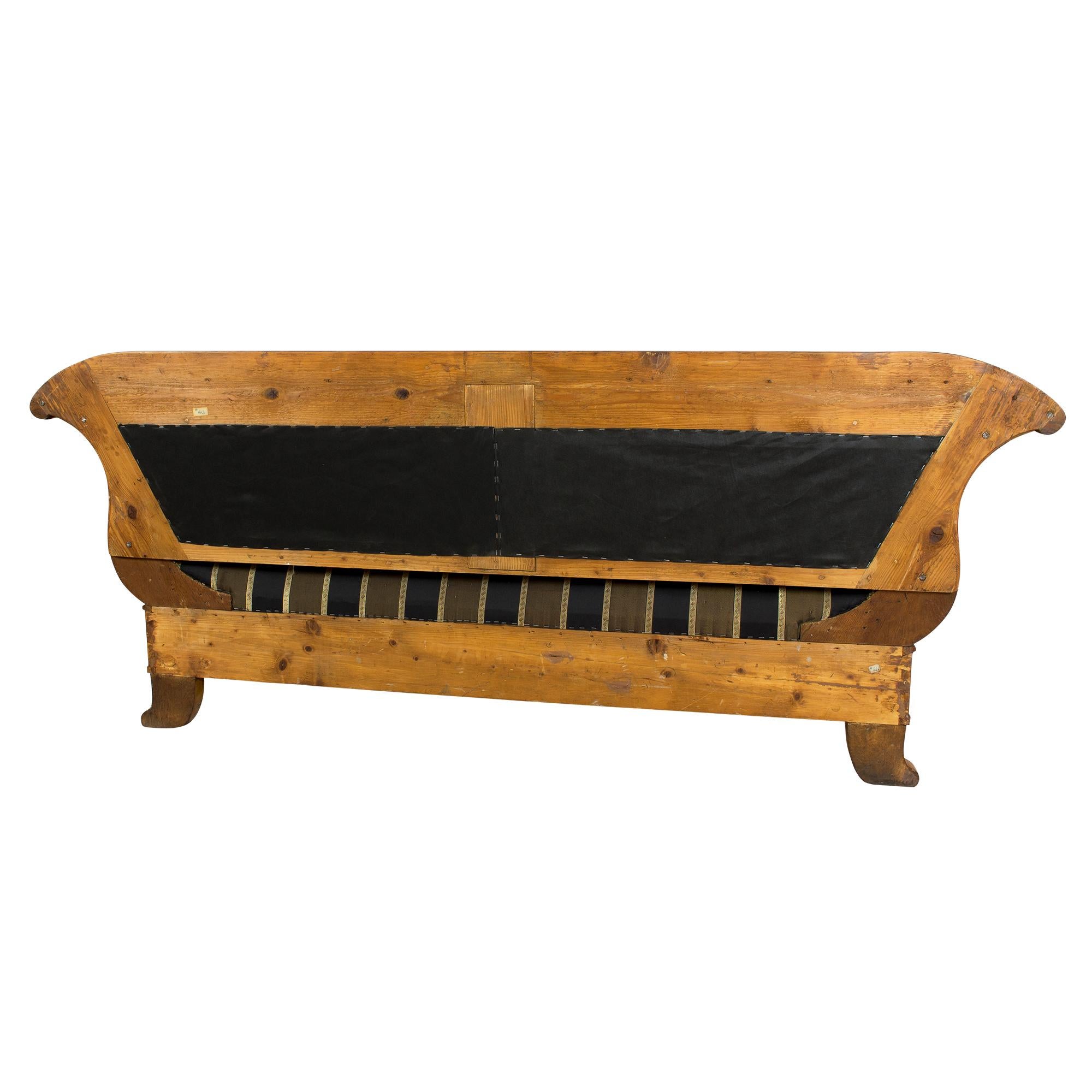 Biedermeier-Sofa aus Nussbaumholz aus Deutschland, frühes 19. Jahrhundert (Walnuss) im Angebot